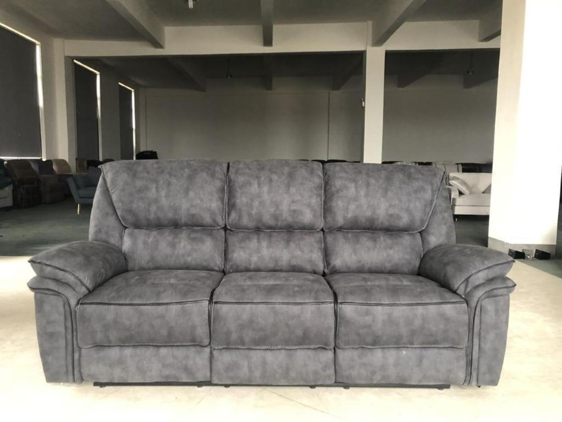 BRAND NEW Boston 3 + 2 + 1 seater fabric manual recliner suite in elephant grey. RRP: £2400 - Image 3 of 4