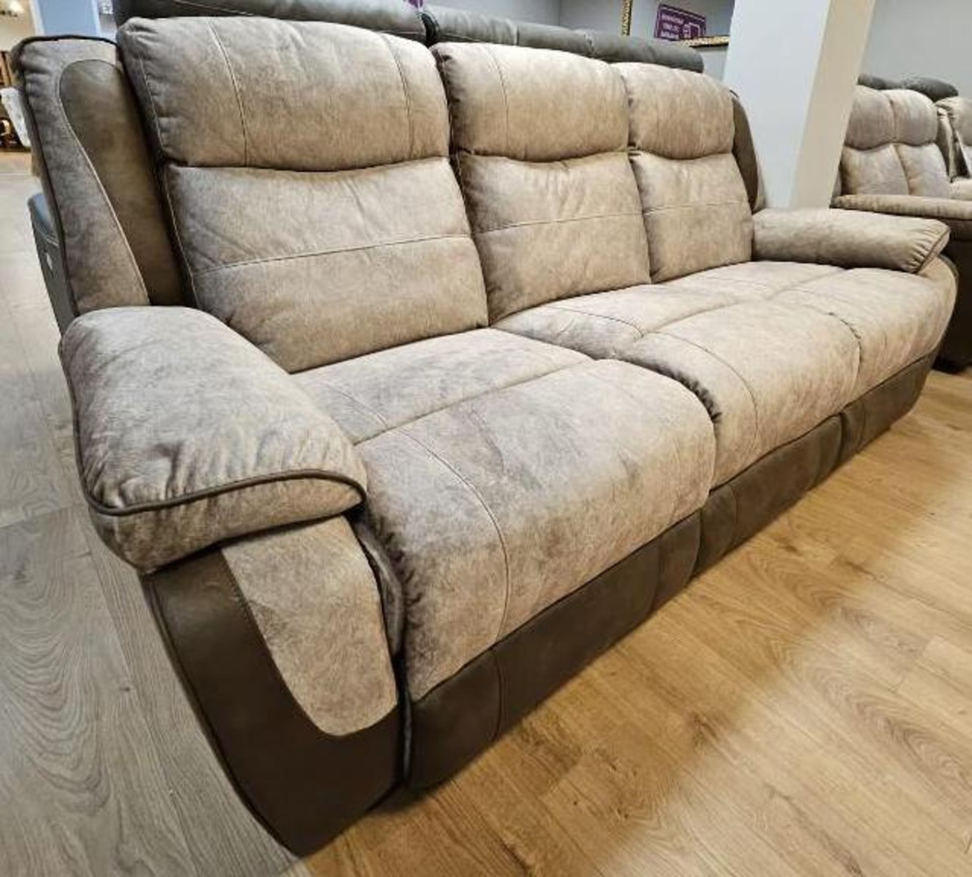 *BRAND NEW & BOXED* 3 + 2 Elsdon manual reclining sofa in grey - Image 4 of 6