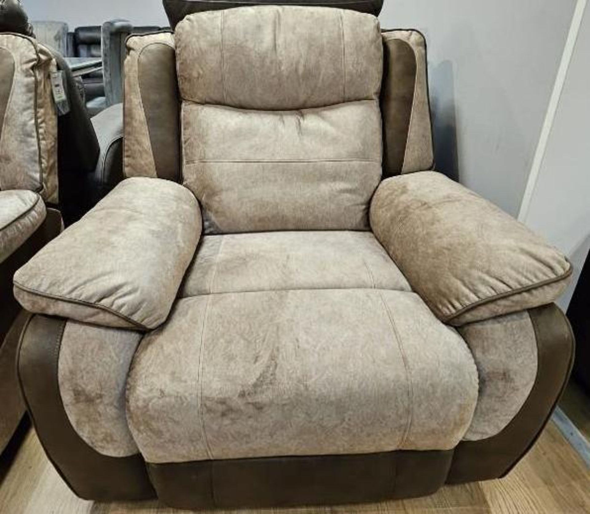 *BRAND NEW & BOXED* 3 + 2 Elsdon manual reclining sofa in grey - Image 5 of 6