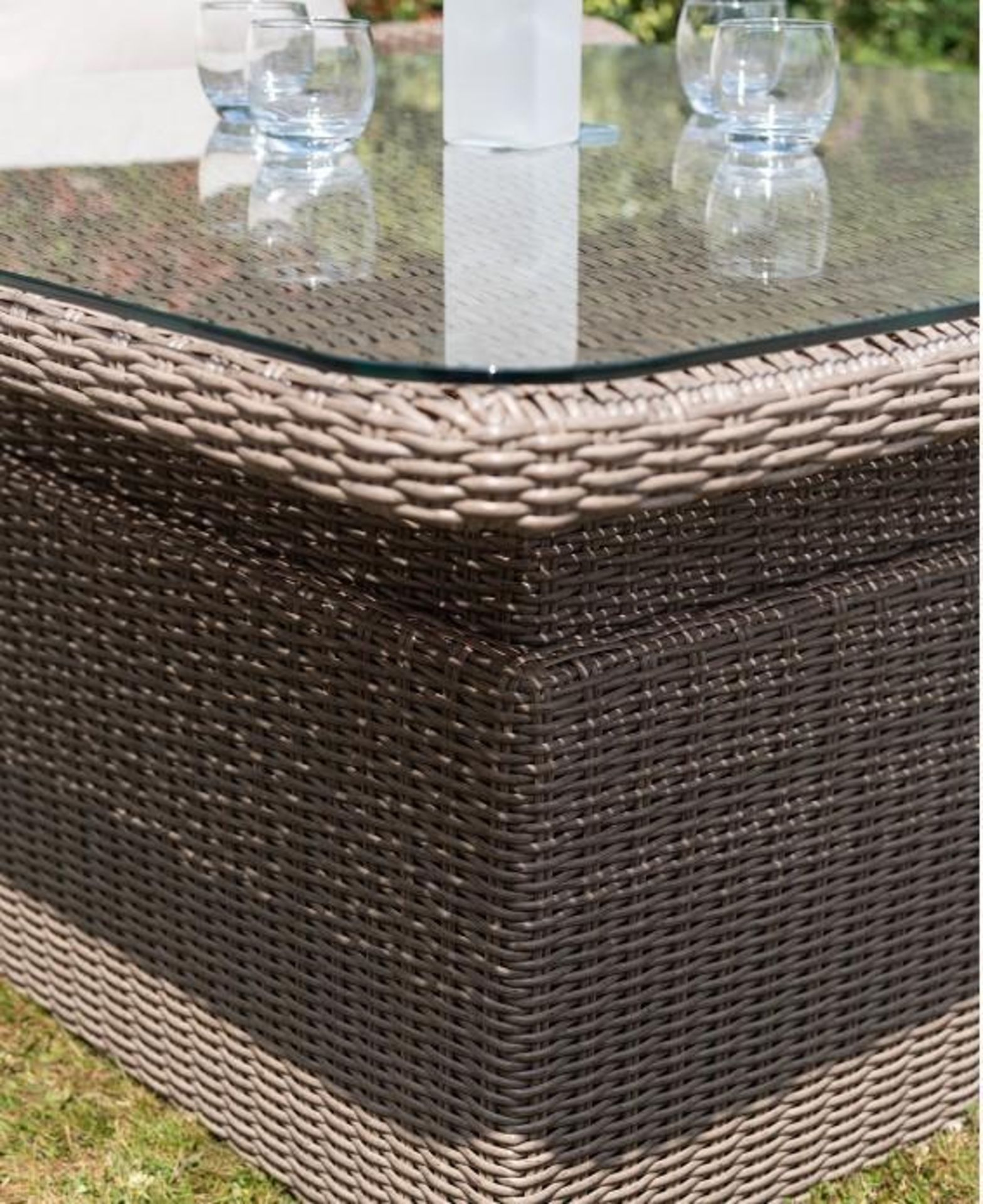 *BRAND NEW* 10 Seater Outdoor Rise and Fall Table Dining Set in Natural. RRP:£2,698 - Image 14 of 14
