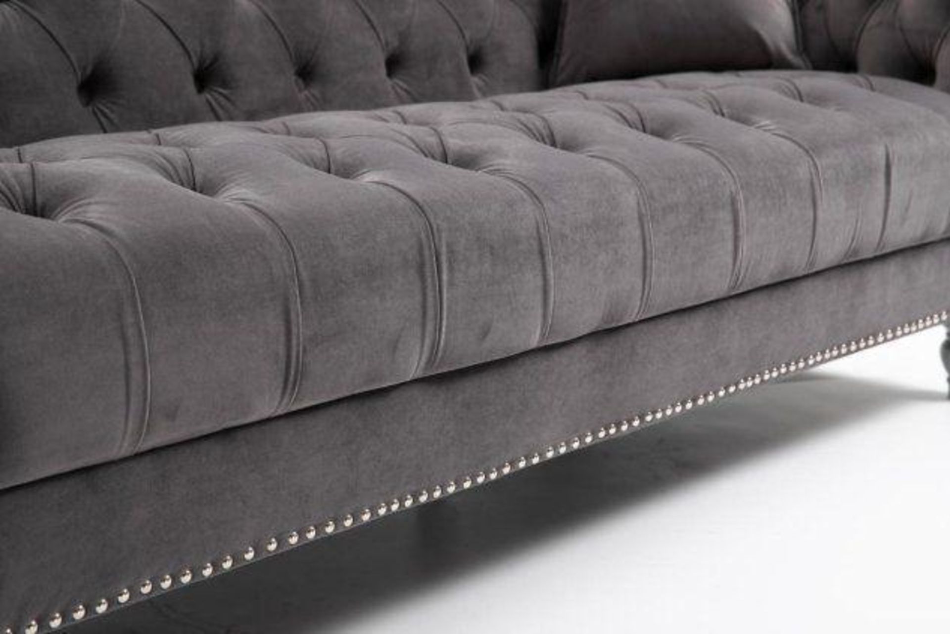 BRAND NEW & BOXED Dior Chesterfield 3 seater sofa. RRP: £999 - Image 3 of 5