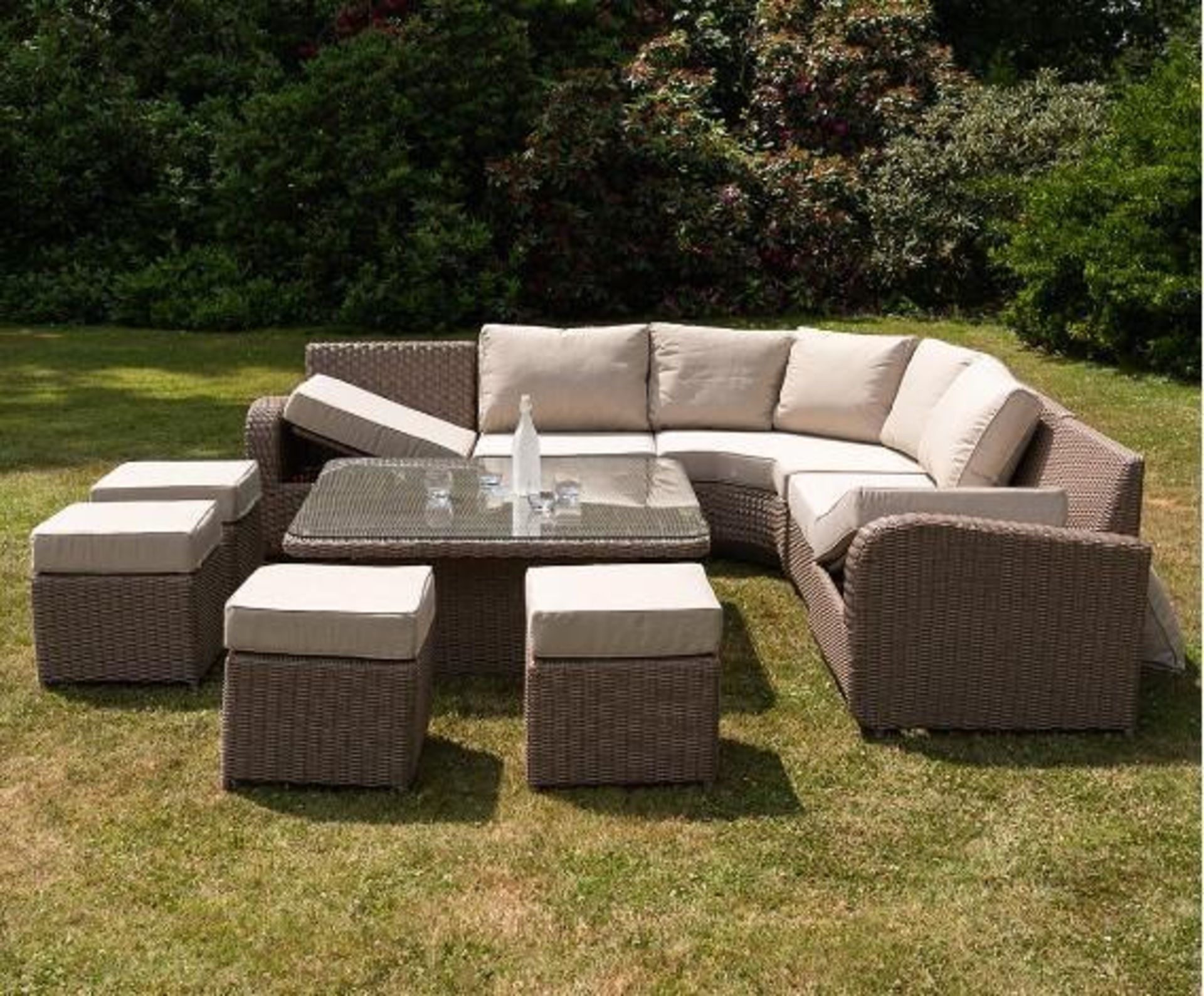 *BRAND NEW* 10 Seater Outdoor Rise and Fall Table Dining Set in Natural. RRP:£2,698 - Bild 6 aus 14