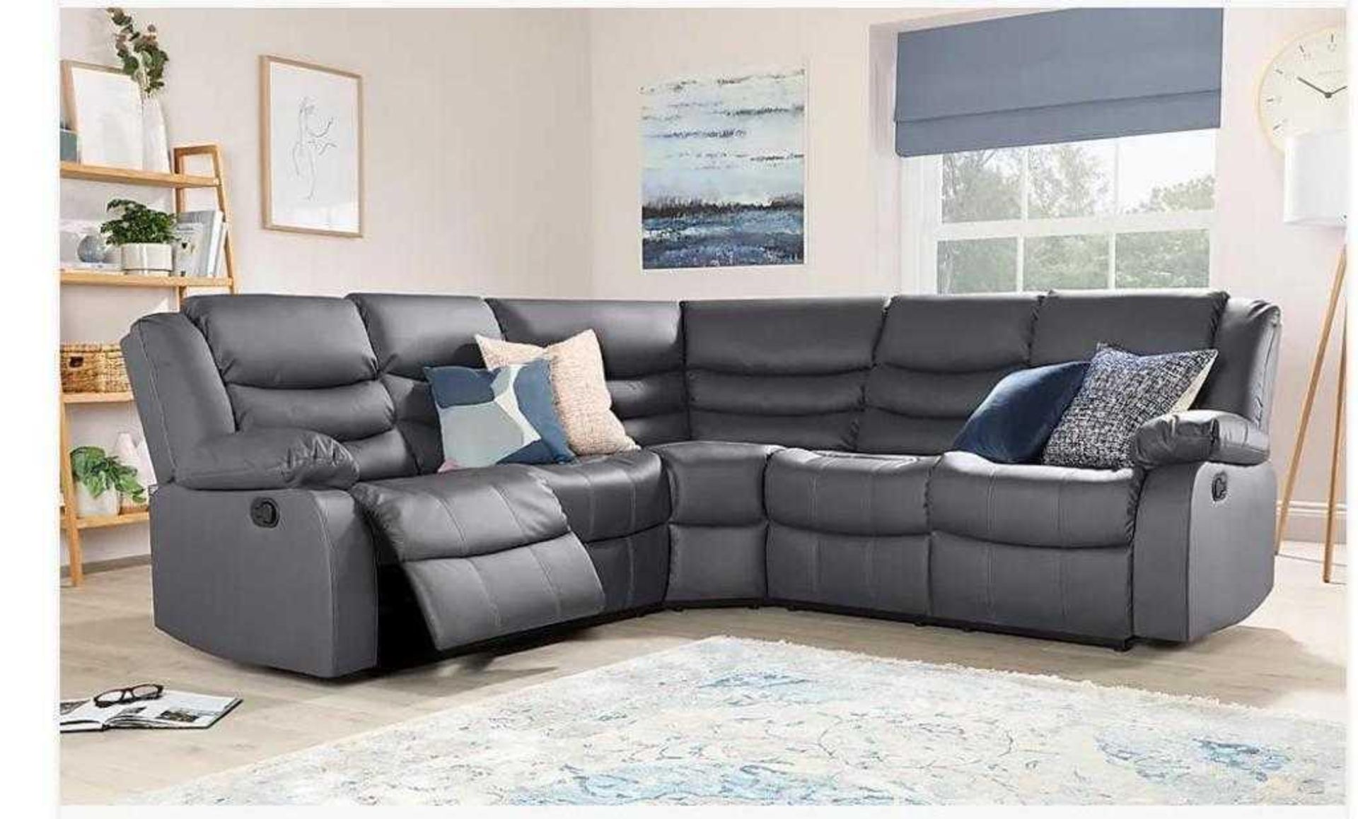 BRAND NEW & BOXED Malaga leather corner sofa. RRP: £1,899