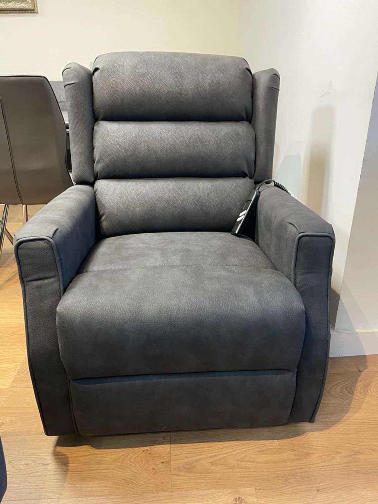 BRAND NEW & BOXED Malaga electric rise and recliner chair in elephant Grey.