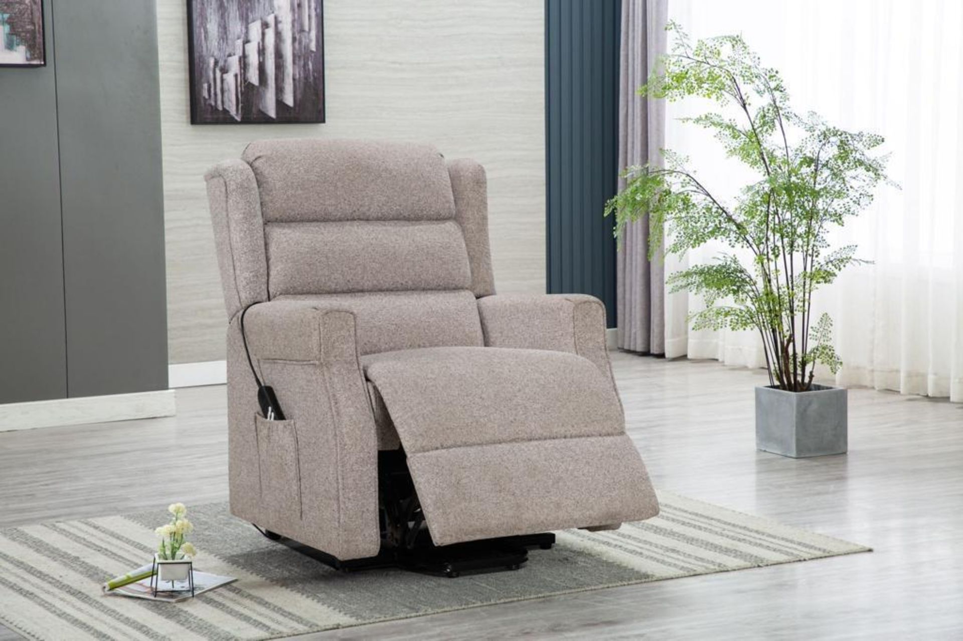 BRAND NEW & BOXED Malaga electric rise and recliner chair in Natural.