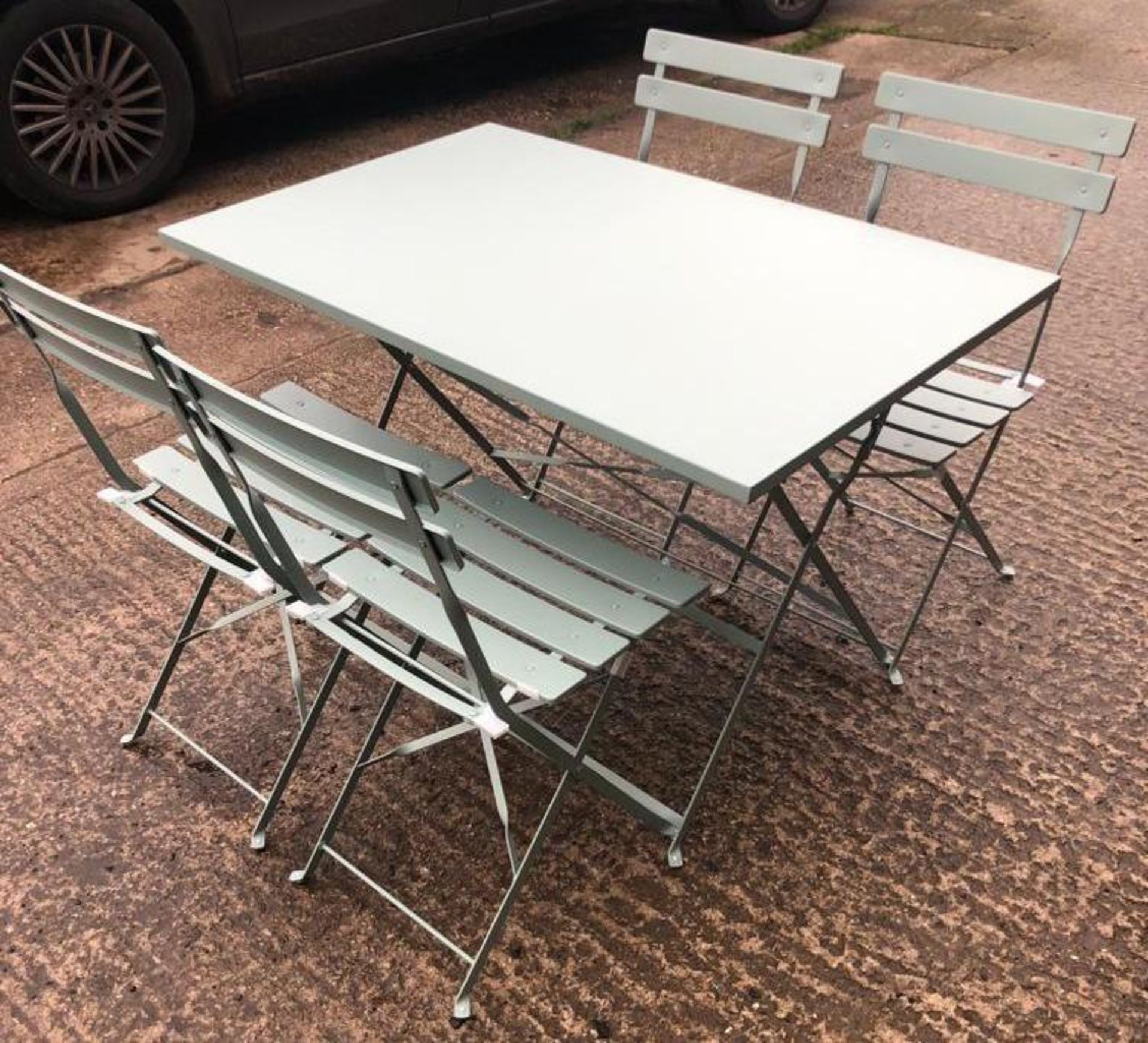*BRAND NEW* Metal bistro set with 4 chairs in green.