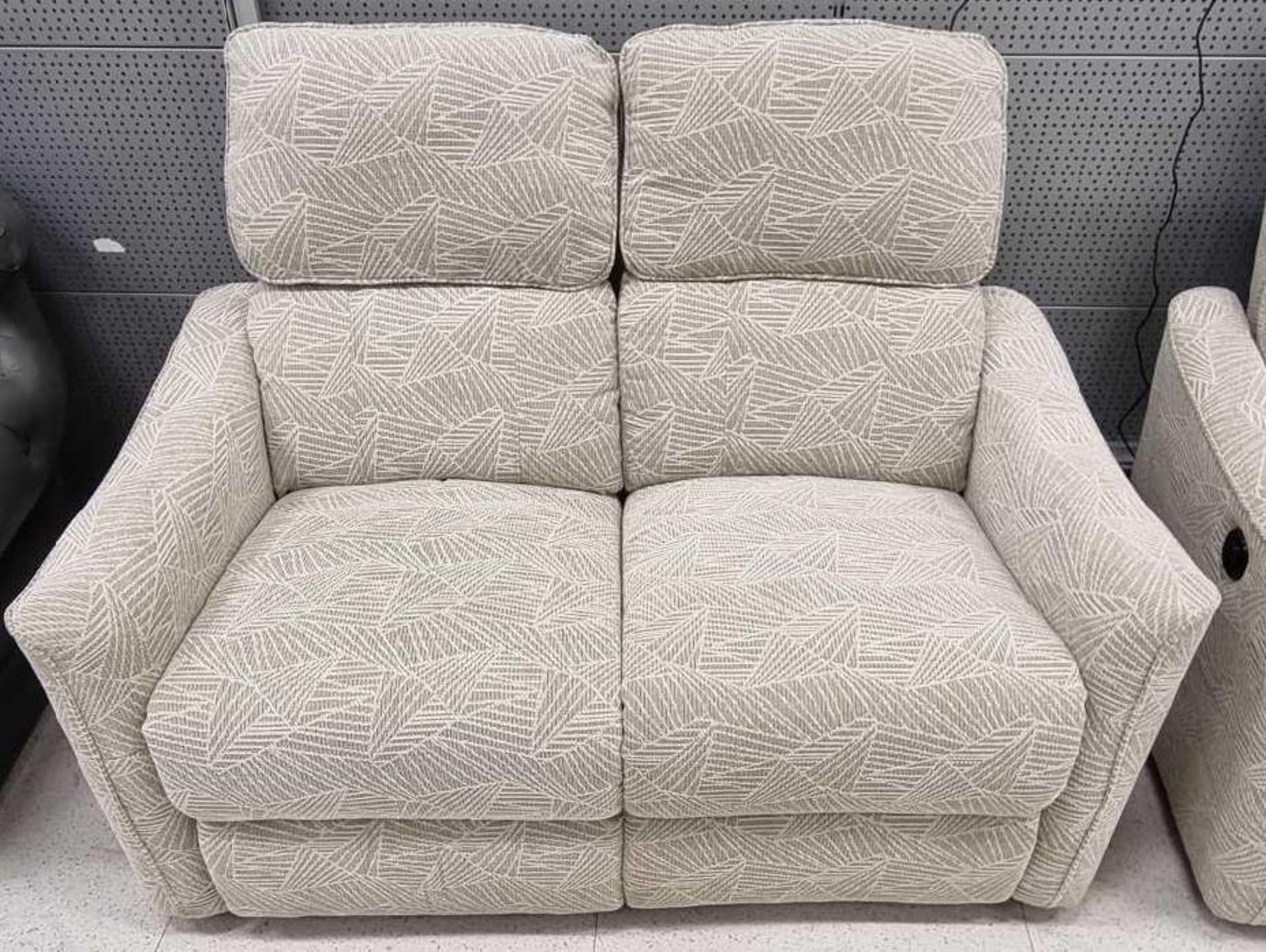 BRAND NEW Manhattan 2 seater electric recliner sofa. RRP: £1,199