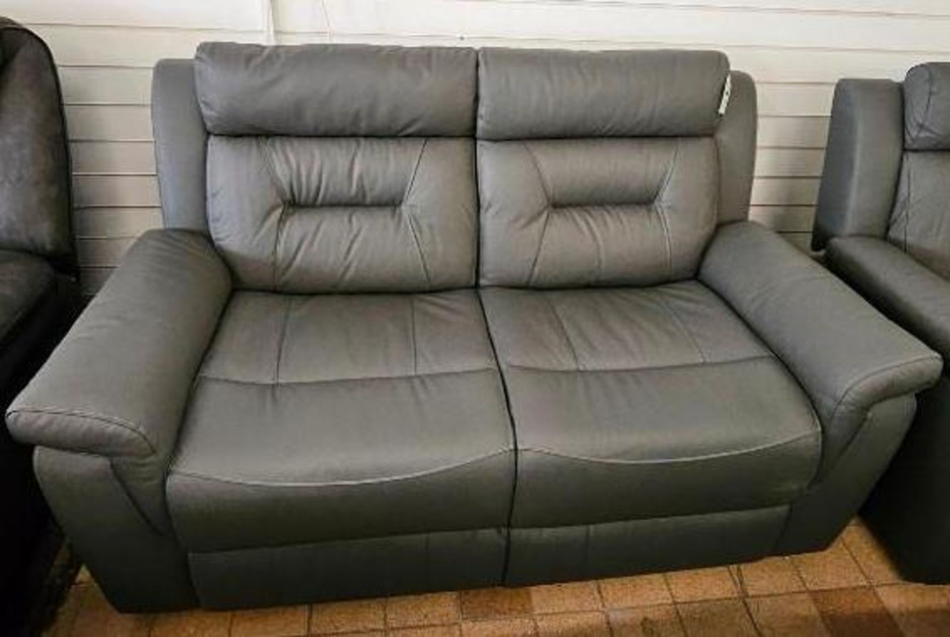 *BRAND NEW* Milan Leather Electric Recliner Collection 2 seater in Grey. - Image 2 of 3