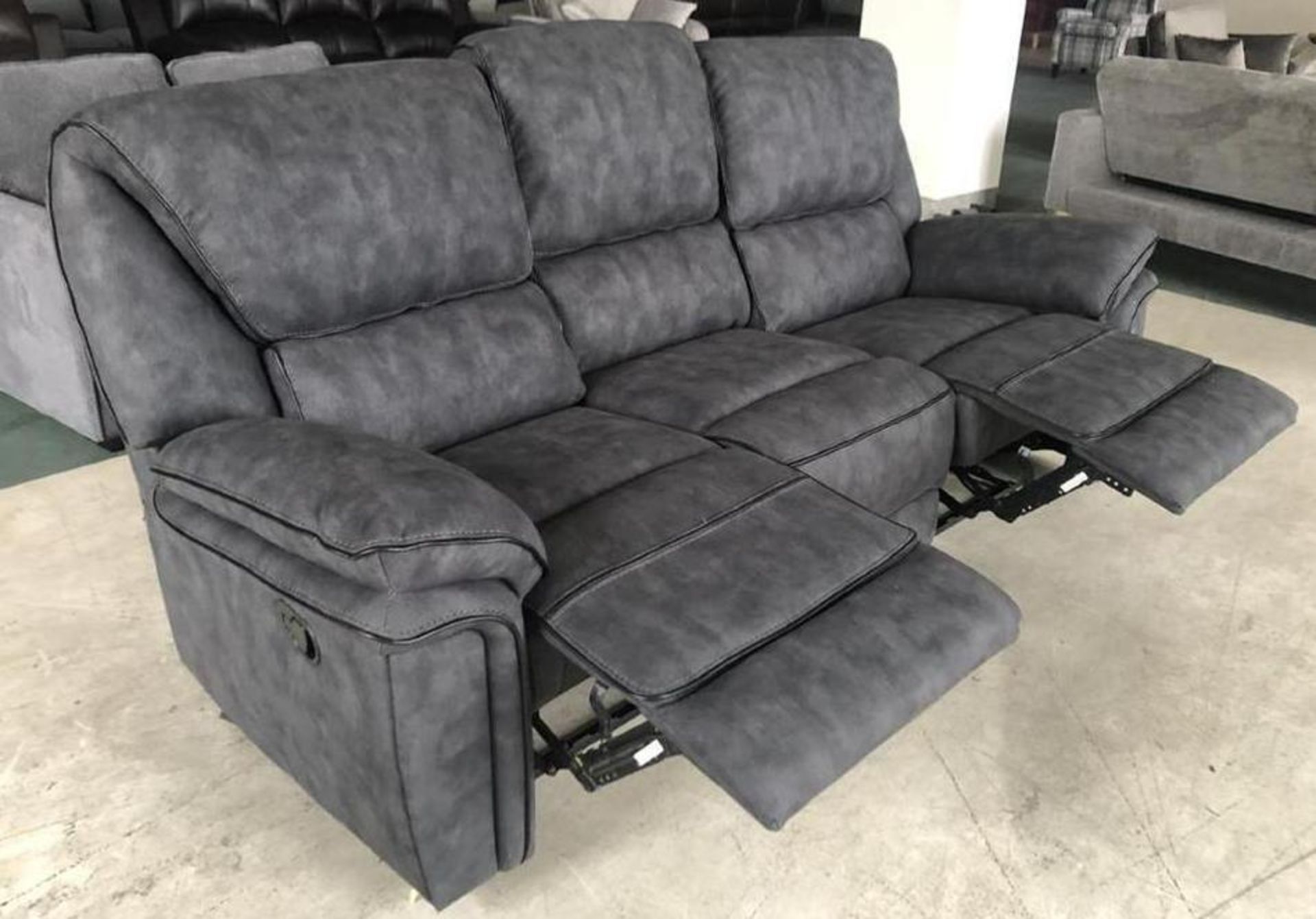 BRAND NEW Boston 3 + 1 + 1 seater fabric manual recliner suite in elephant grey. RRP: £2100