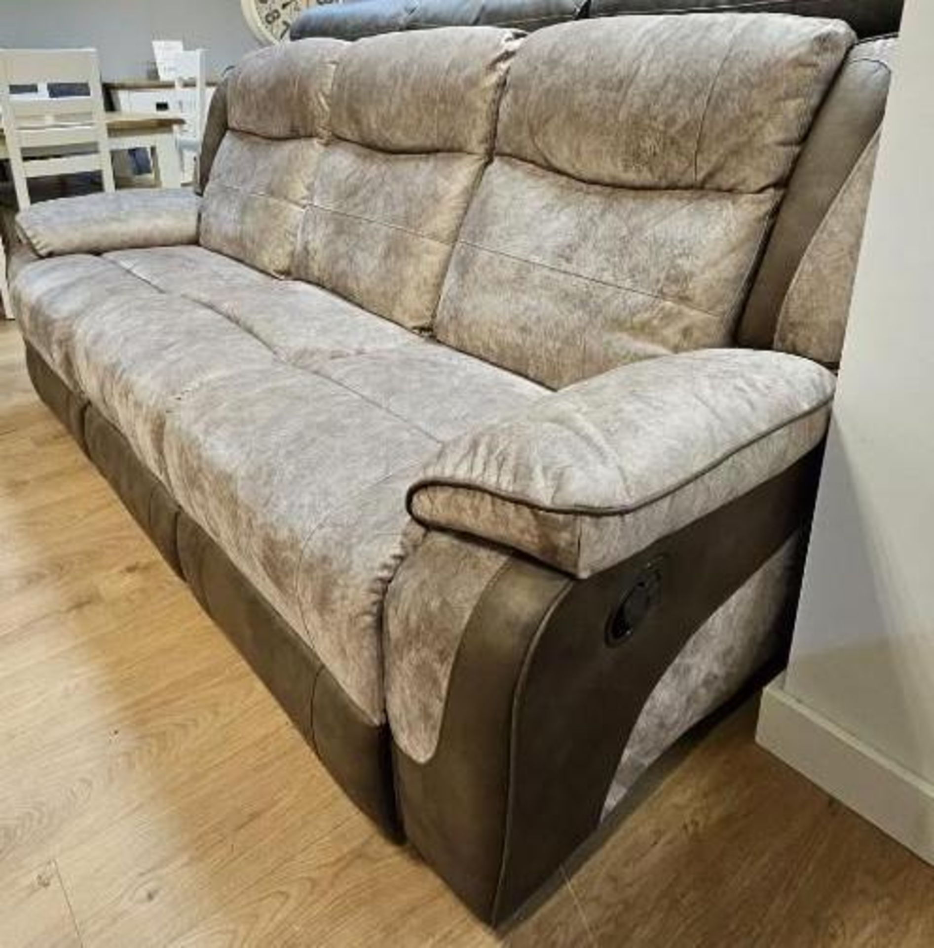 *BRAND NEW & BOXED* 3 + 2 Elsdon manual reclining sofa in grey - Image 2 of 6