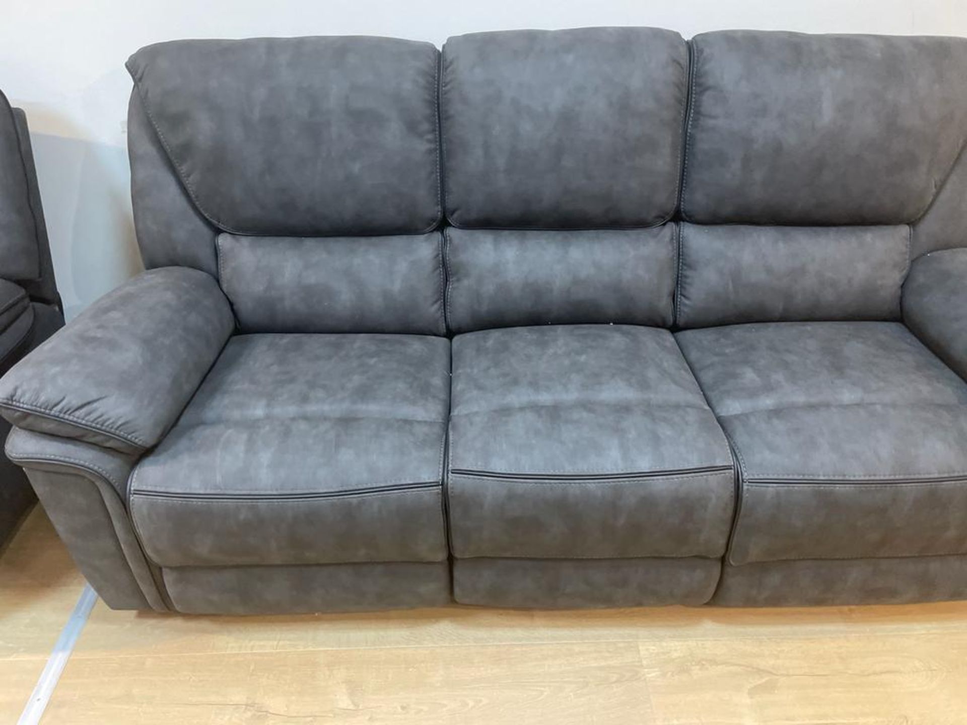 BRAND NEW Boston 3 + 2 + 1 seater fabric manual recliner suite in elephant grey. RRP: £2400 - Image 4 of 4