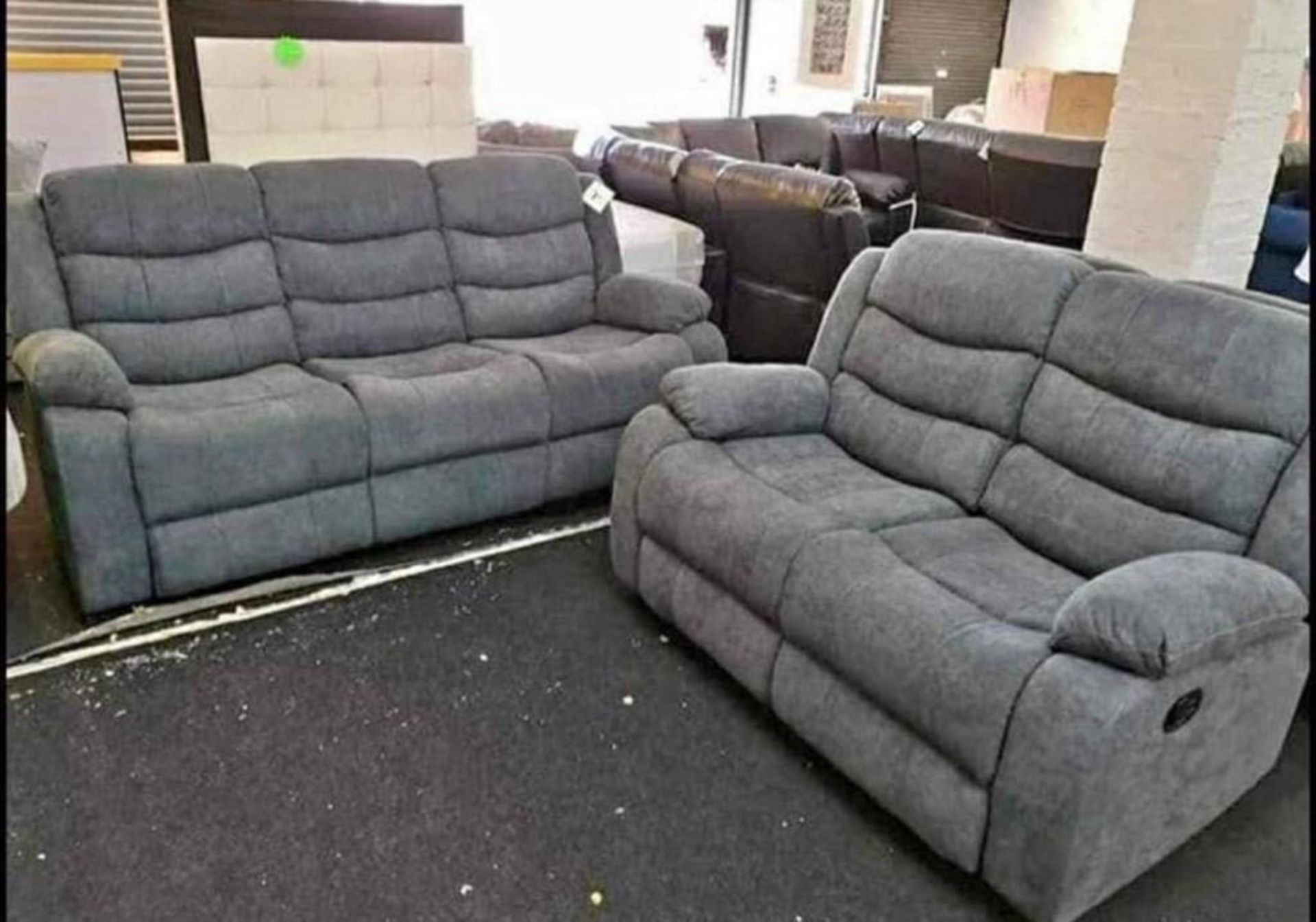 BRAND NEW & BOXED Sorrento 3 + 2 seater manual recliner suite in chenille grey. - Bild 2 aus 3