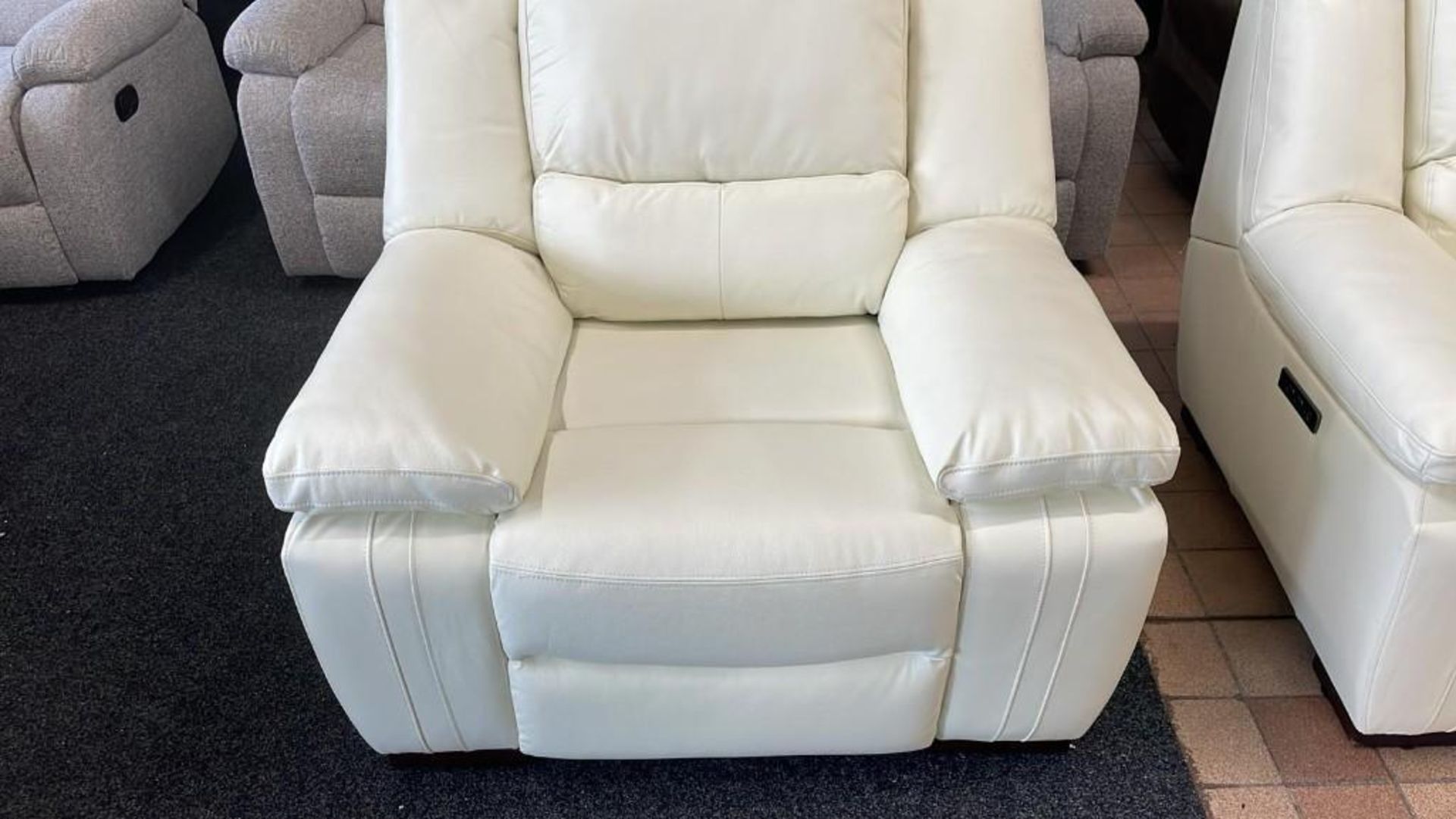 Brand new and boxed SCS Fallon static armchair in Cream. - Image 2 of 2