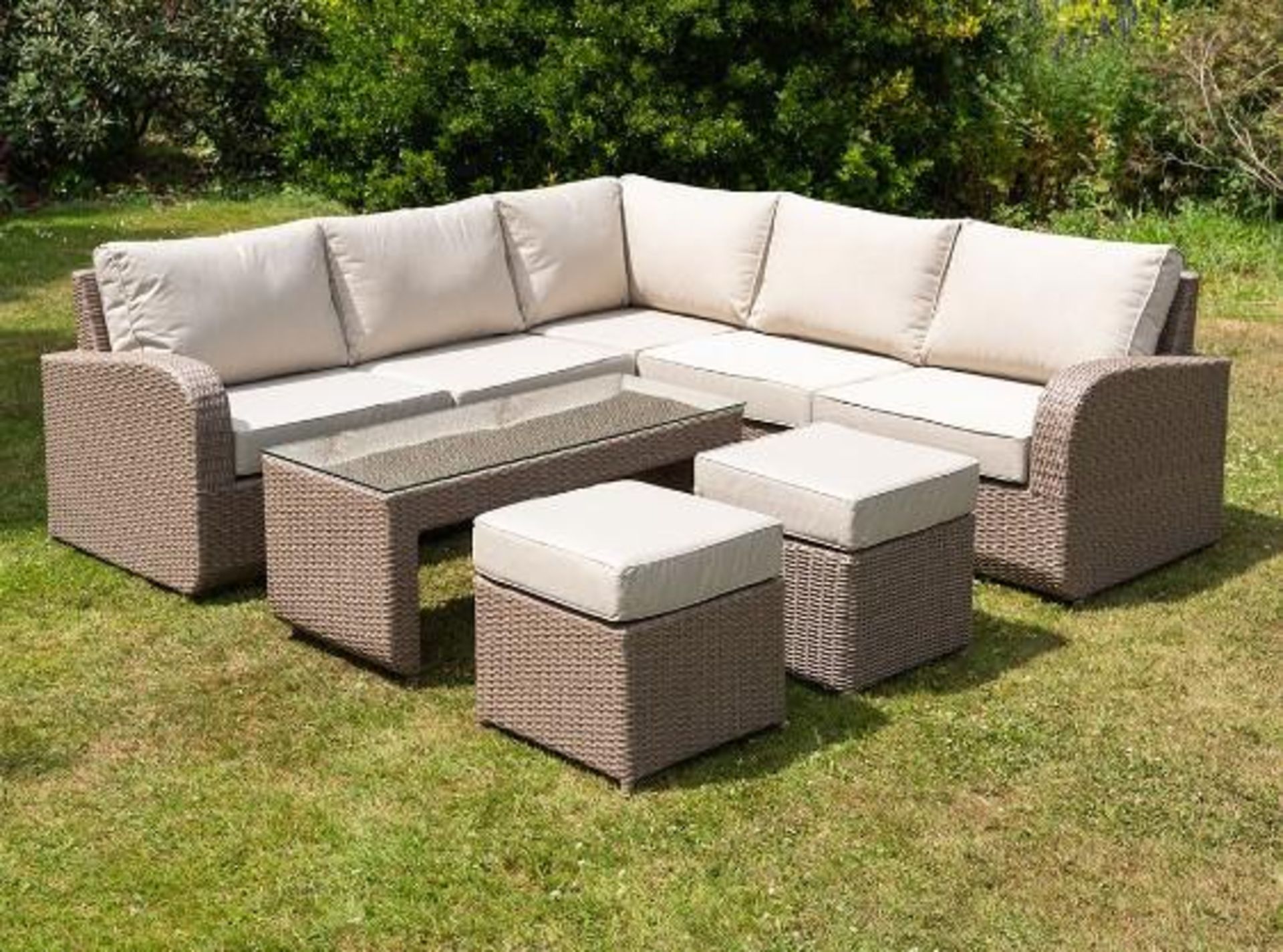 *BRAND NEW* 8 Seater Corner Group With Coffee Table in Natural. RRP: £1,599 - Image 4 of 15