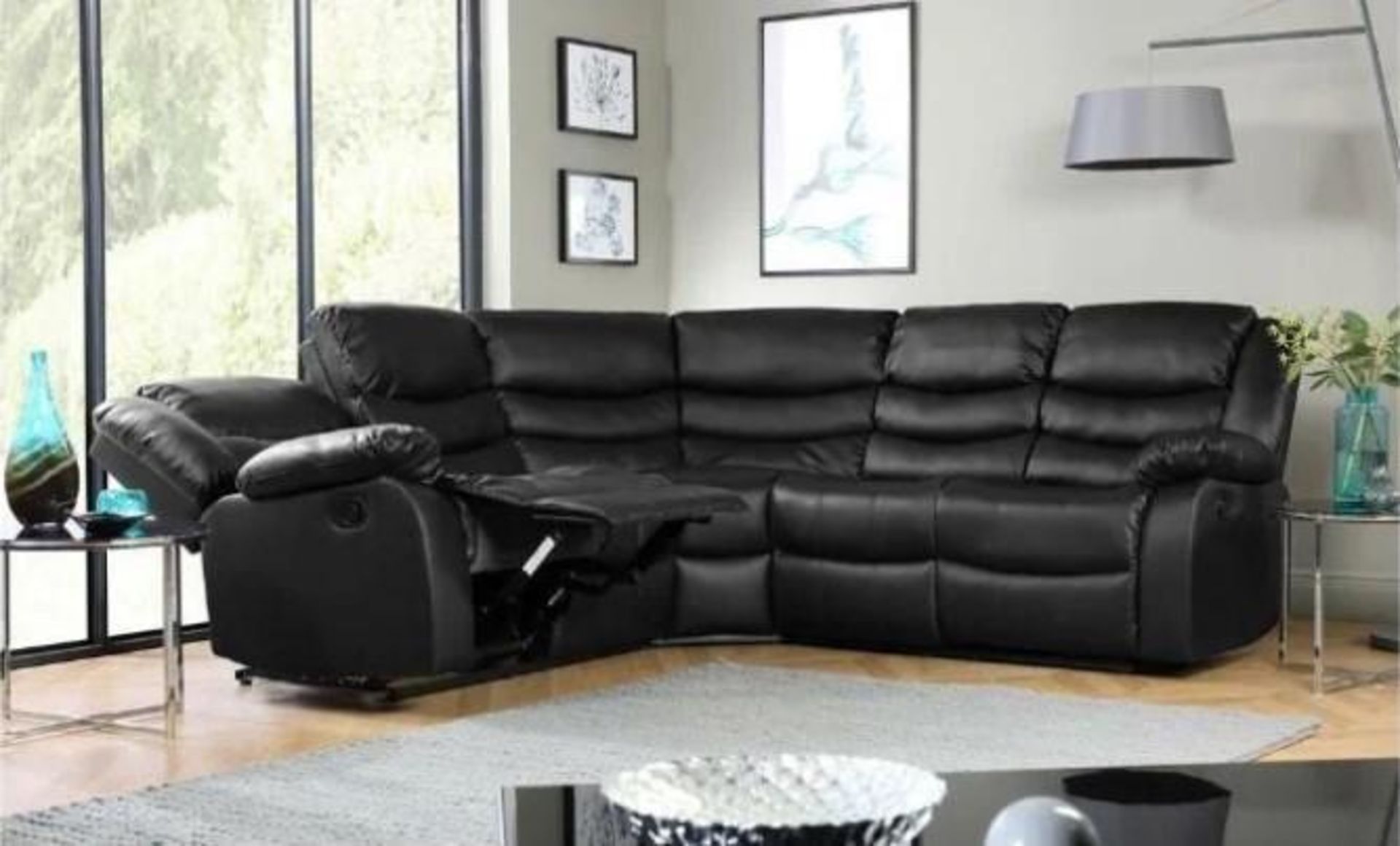 BRAND NEW & BOXED Malaga manual reclining leather corner sofa. RRP: £1,899