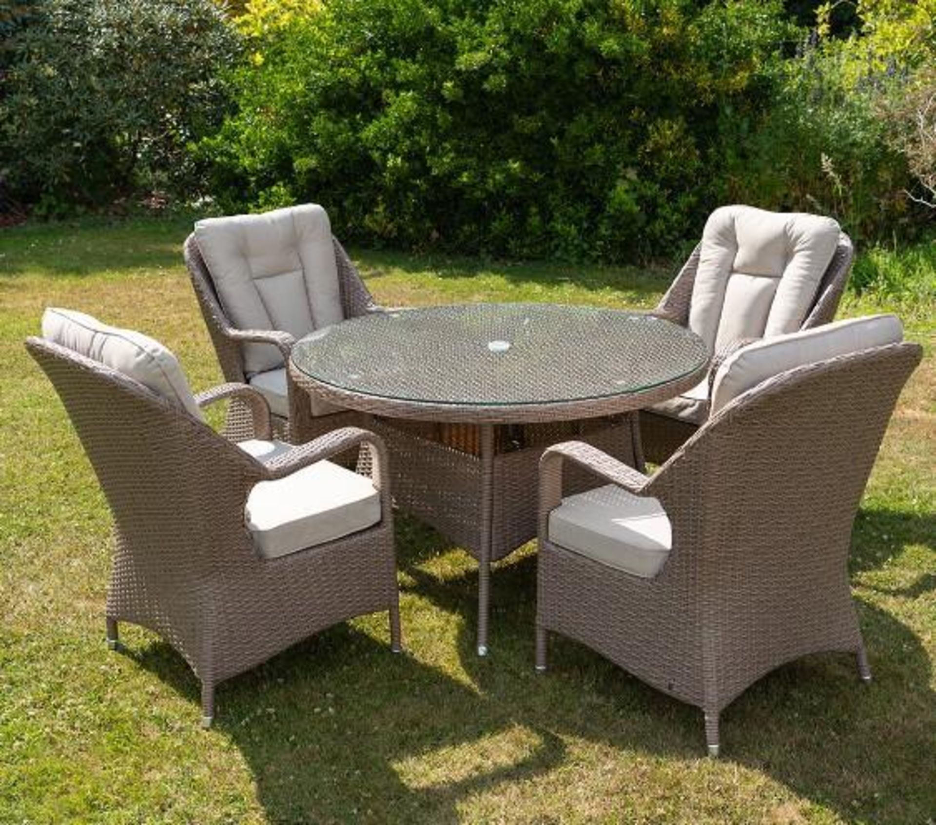 *BRAND NEW & BOXED* 4 Seater Outdoor Rattan Round Table Dining Set in Natural. RRP:£998.00 - Image 5 of 10