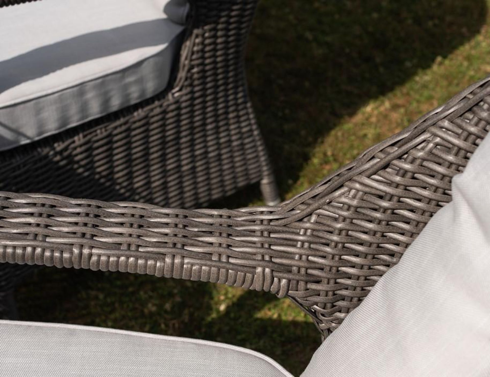 *BRAND NEW & BOXED* 6 Seater Oval Outdoor Dining Set in Grey. RRP£1,699.00 - Image 10 of 10