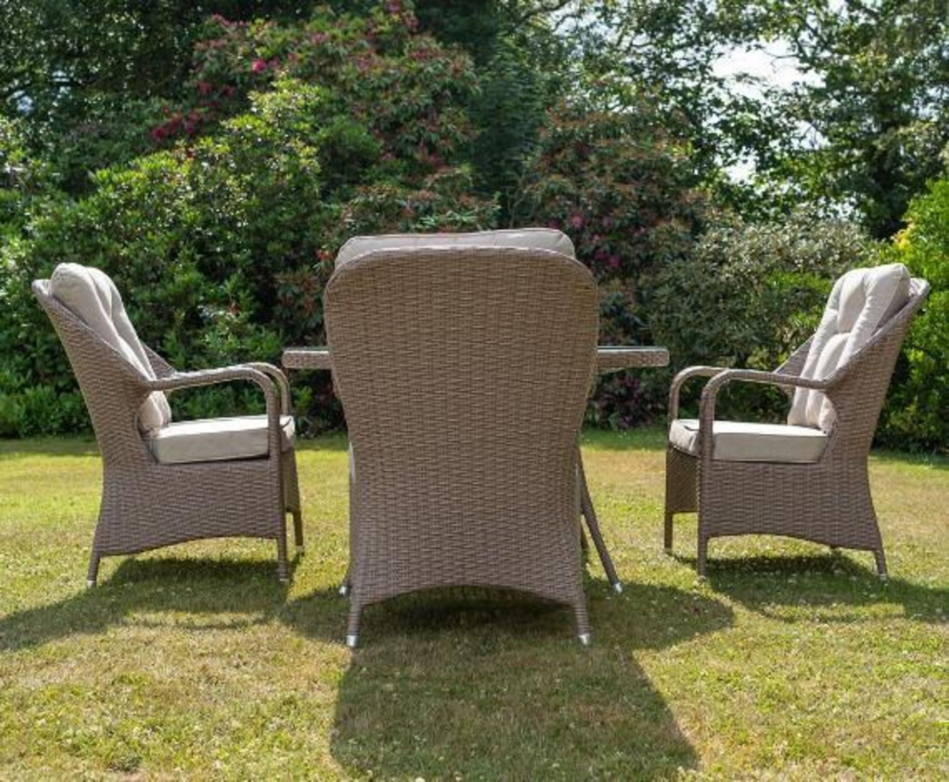 *BRAND NEW & BOXED* 4 Seater Outdoor Rattan Round Table Dining Set in Natural. RRP:£998.00 - Image 4 of 10