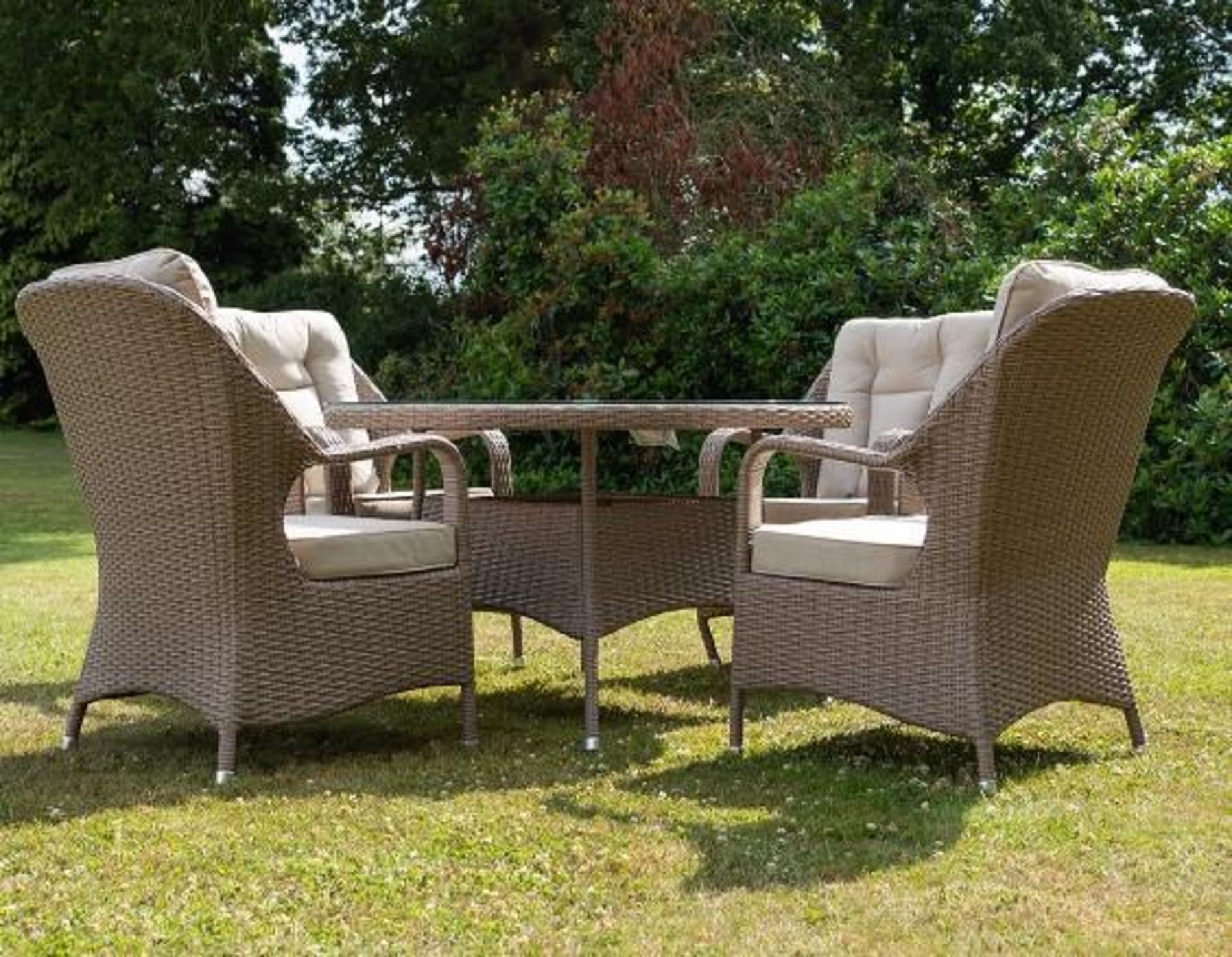 *BRAND NEW & BOXED* 4 Seater Outdoor Rattan Round Table Dining Set in Natural. RRP:£998.00 - Image 2 of 10