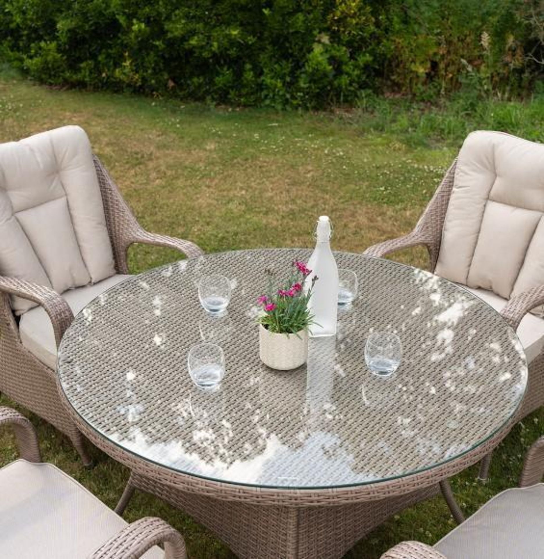 *BRAND NEW & BOXED* 4 Seater Outdoor Rattan Round Table Dining Set in Natural. RRP:£998.00 - Image 9 of 10
