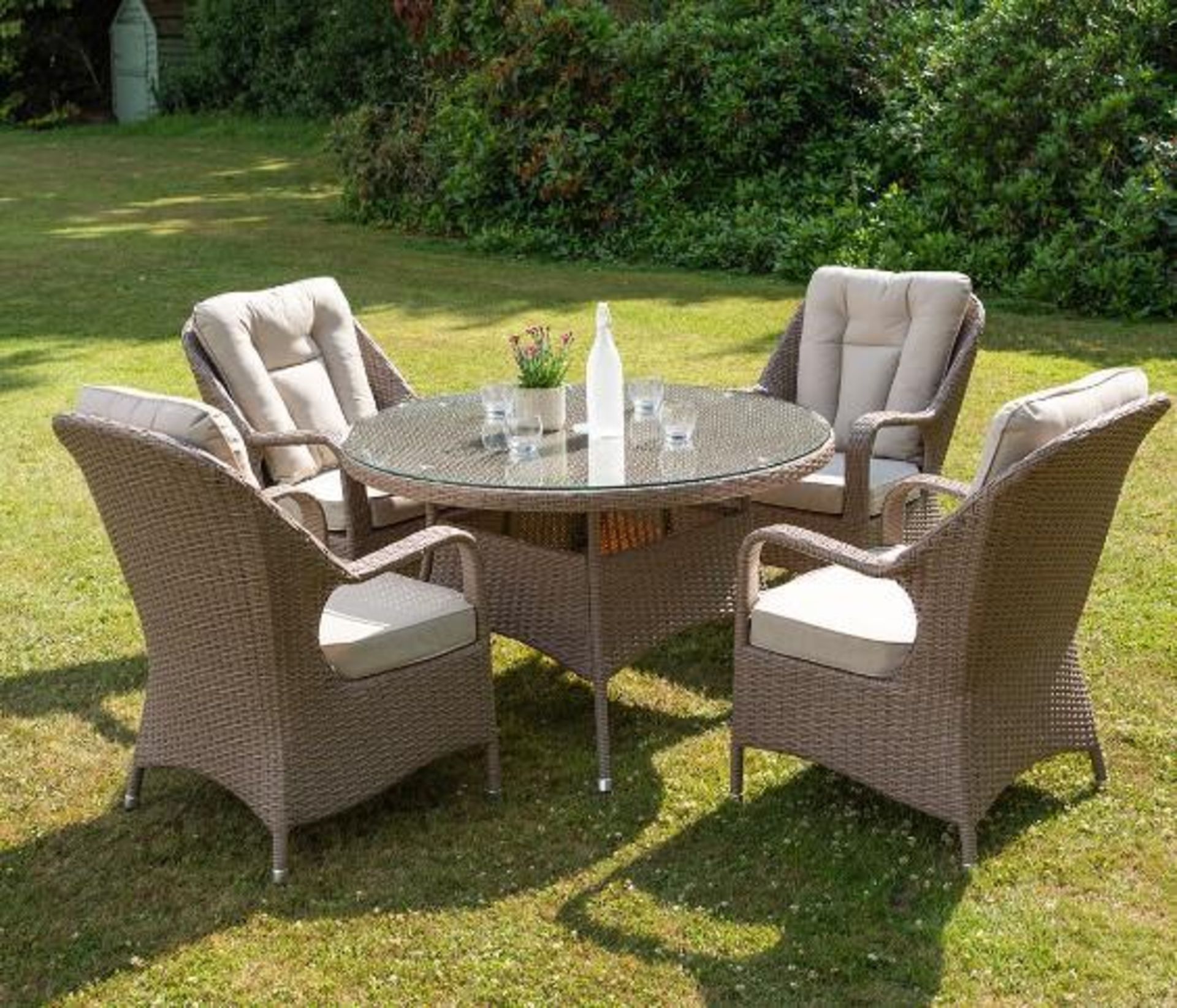 *BRAND NEW & BOXED* 4 Seater Outdoor Rattan Round Table Dining Set in Natural. RRP:£998.00