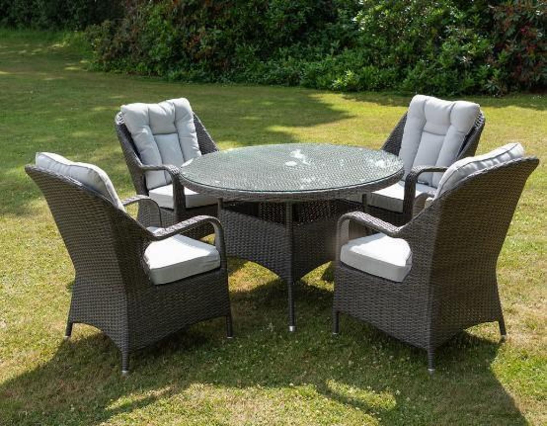 *BRAND NEW & BOXED* 4 Seater Outdoor Rattan Round Table Dining Set in Grey. RRP:£998.00 - Image 2 of 11