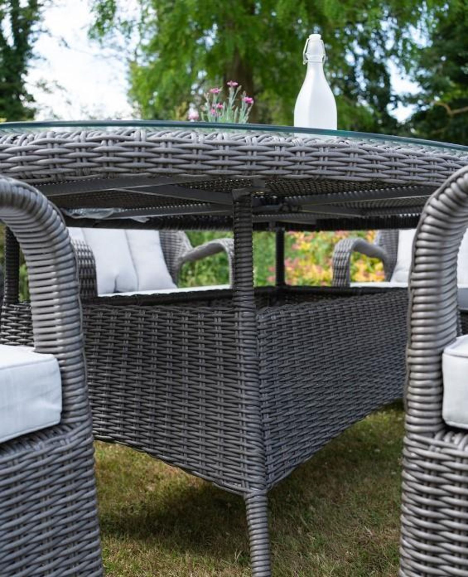 *BRAND NEW & BOXED* 6 Seater Oval Outdoor Dining Set in Grey. RRP£1,699.00 - Image 3 of 10