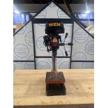 WEN 4208, 5 speed - 8 " - Bench top drill press, per customer excellent condition