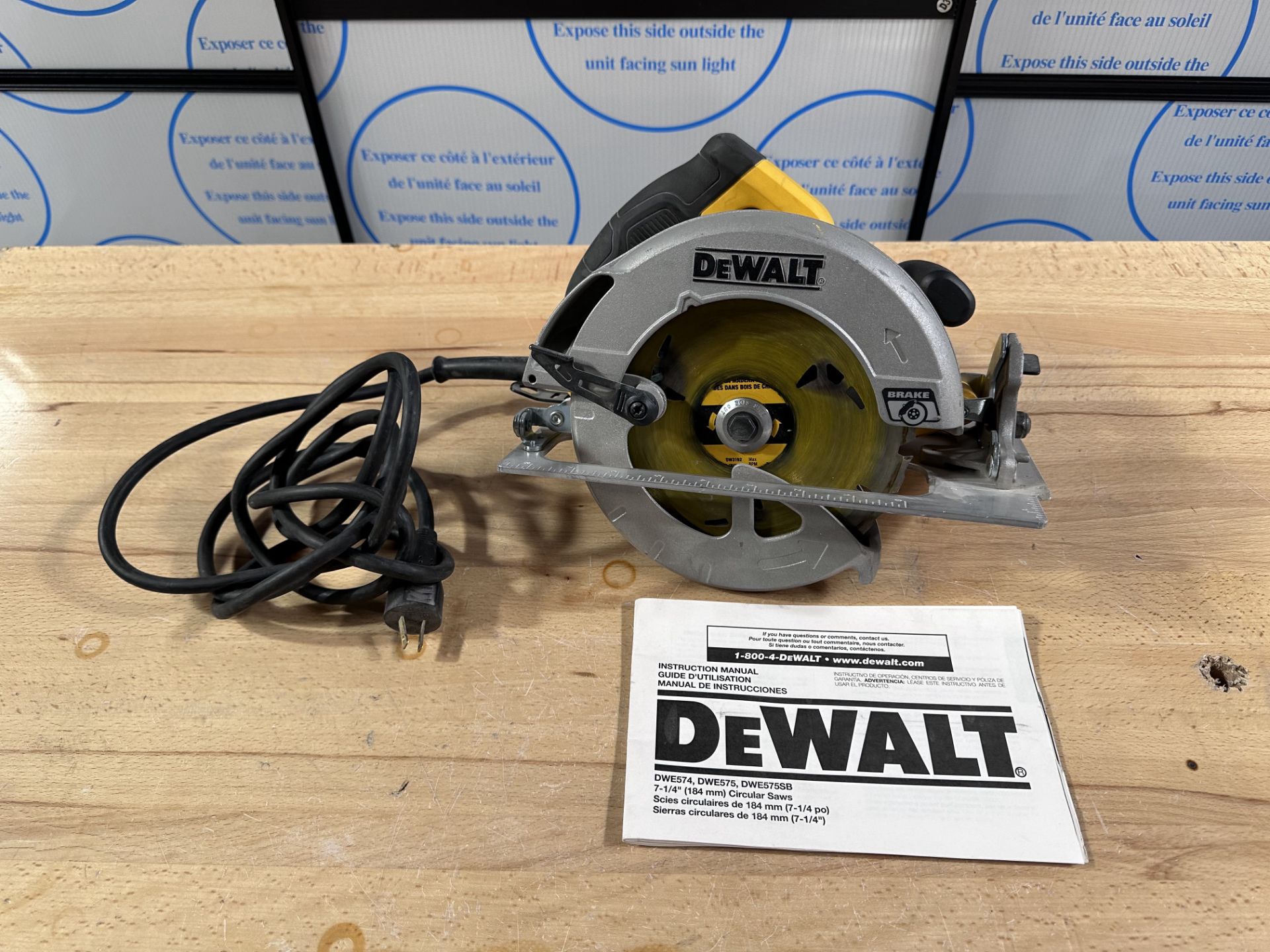Dewalt DWE575SB, 7 - 1/4" Circular saw, per customer good condition