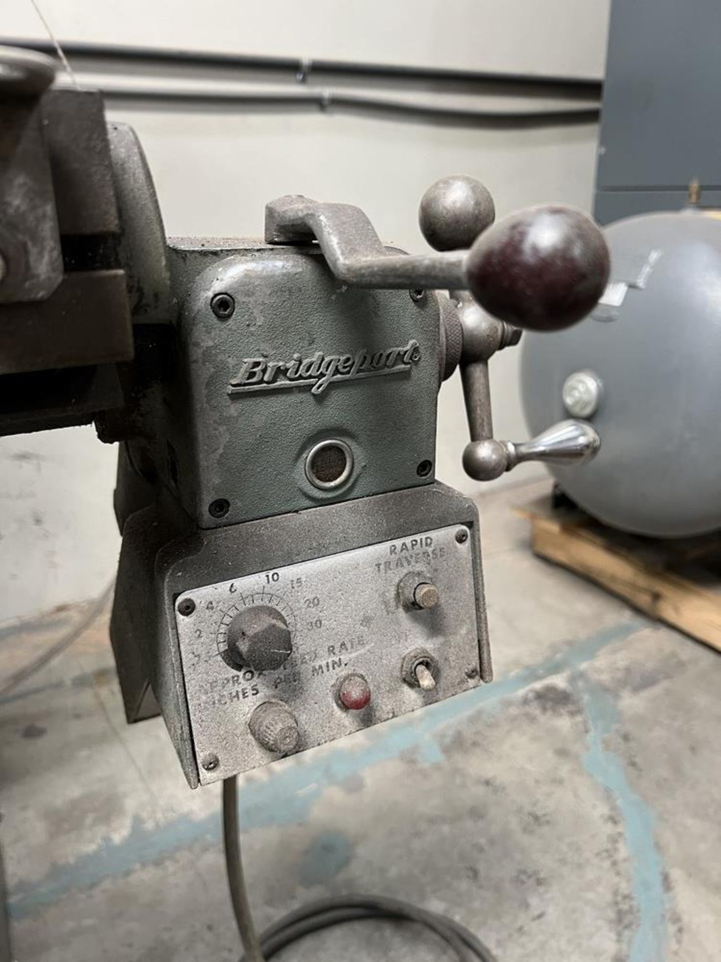 Bridgeport Series I 2 HP, Sargon DRO X Axis Servo 6" Vise on Swivel Plate, - Image 4 of 11