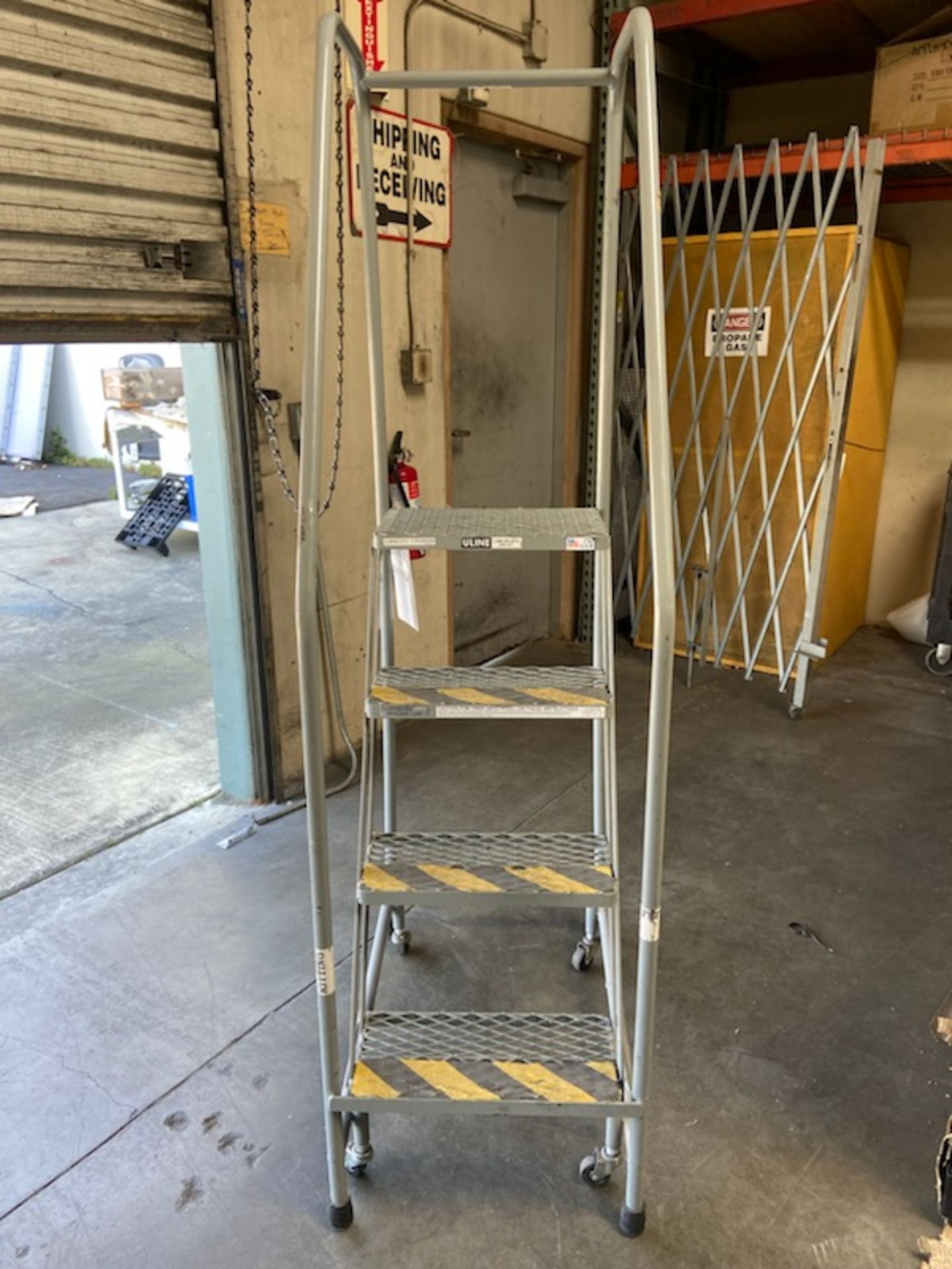 (3) Step and (4) Step Rolling Shop Step Ladders - Image 3 of 4