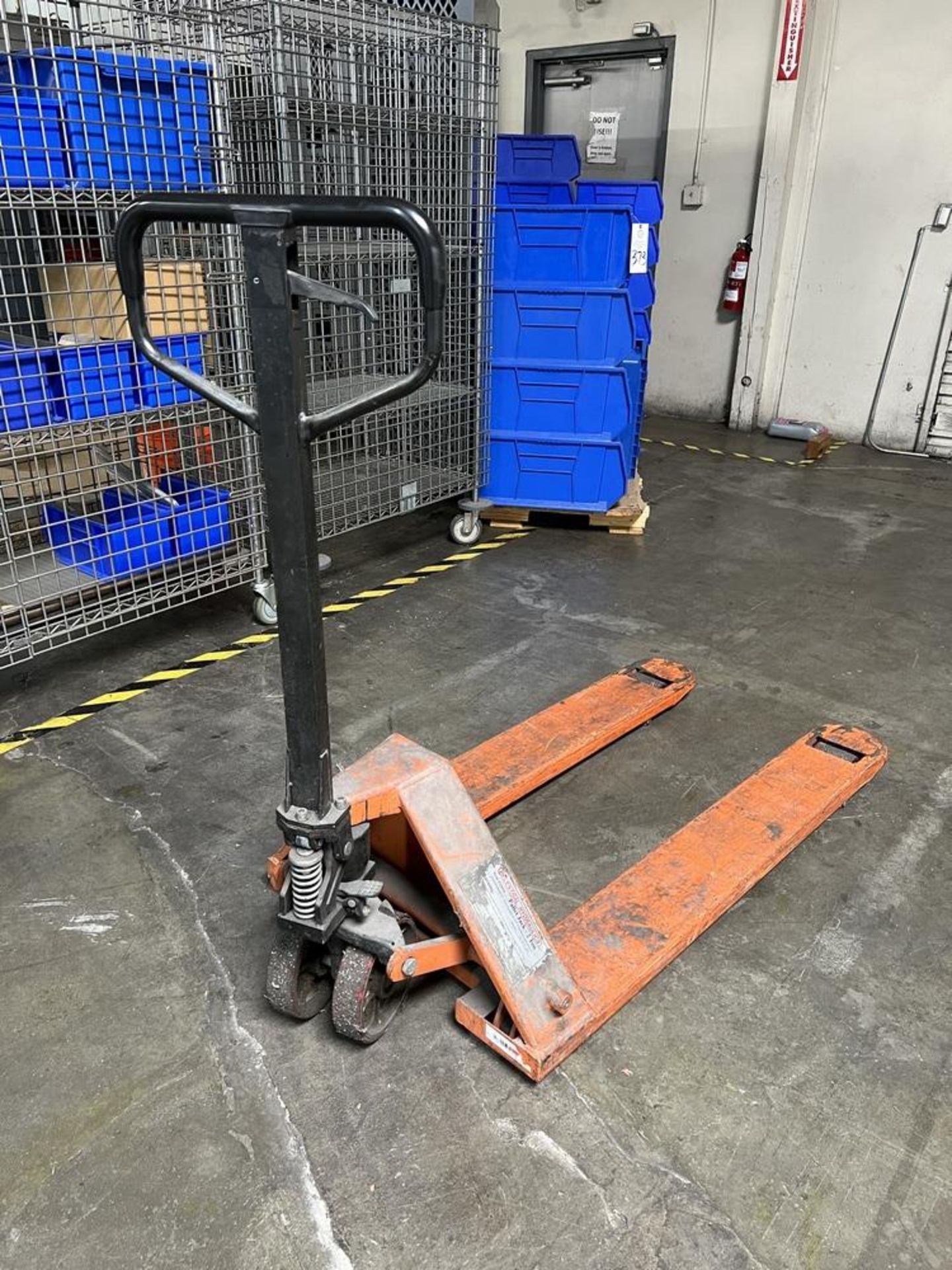 Central Hydraulics Pallet Jack 2 Ton Capacity - Image 3 of 3