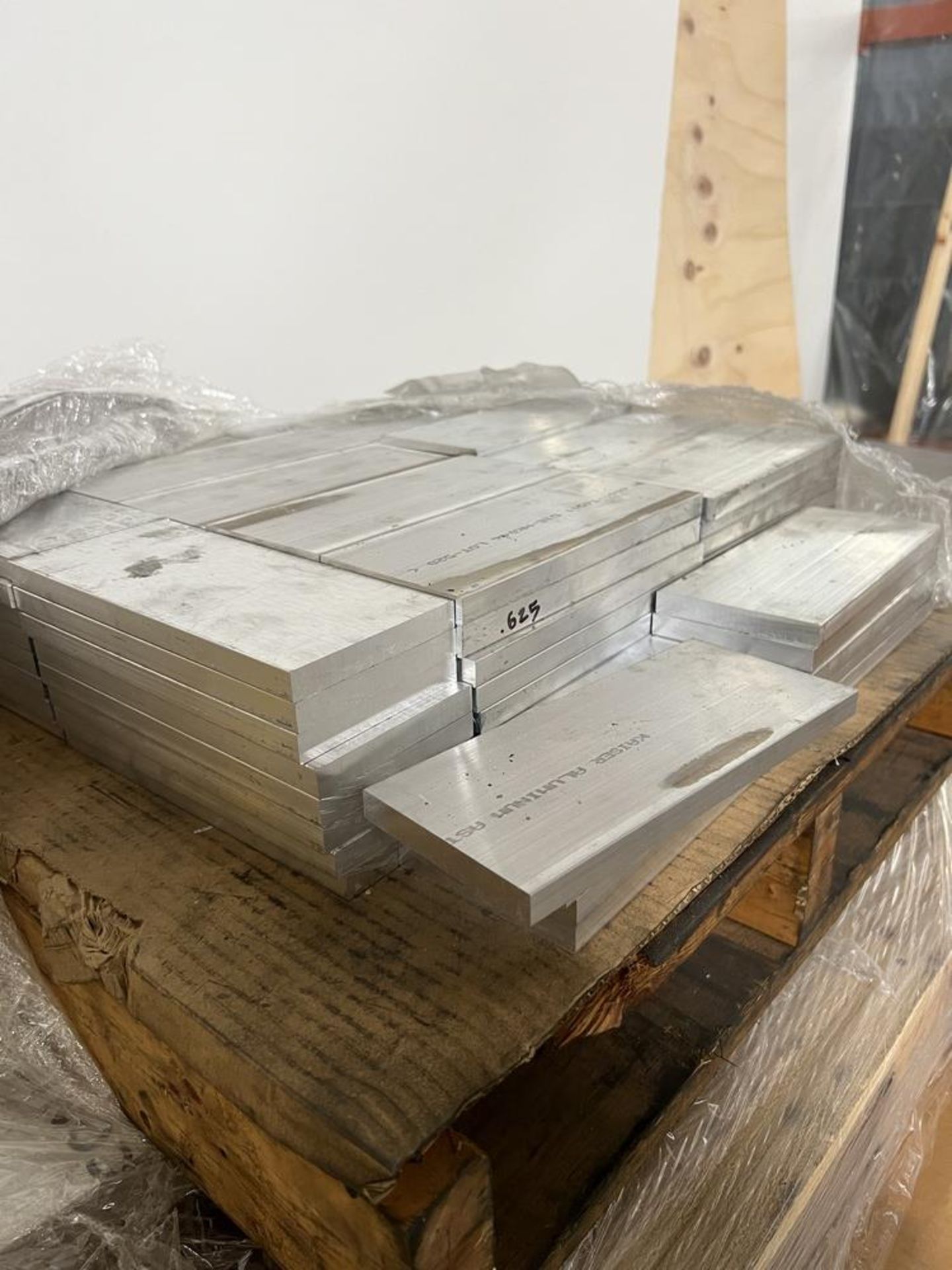 Pallet of 107 Aluminum .625 Plate 8 1/2" x 3 1/2" & Aluminum Plate 12" x 48" x 1 1/2" - Image 2 of 6