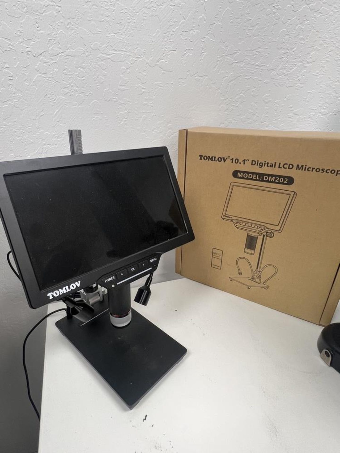 Tomlov 10.1" Digital LCD Microscope With Remote Air Pressure Generator