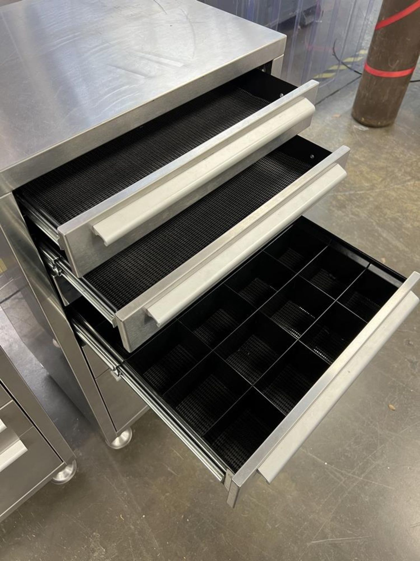 (2) Stainless Steel 6 Drawer Cabinets 21" x 17" x 38" - Image 5 of 7