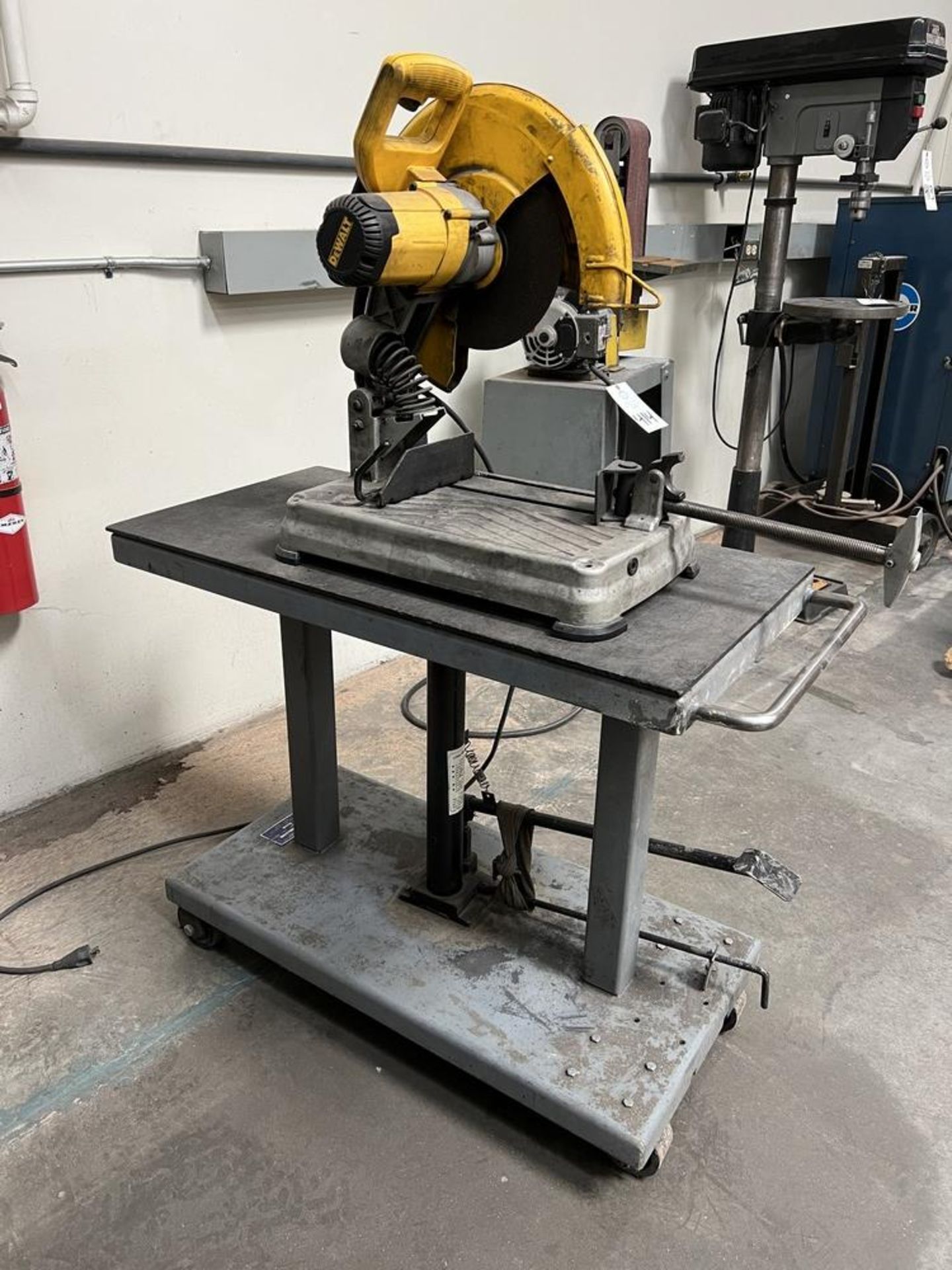 Dewalt Chop Saw On Rolling Die Cart - Bild 3 aus 4