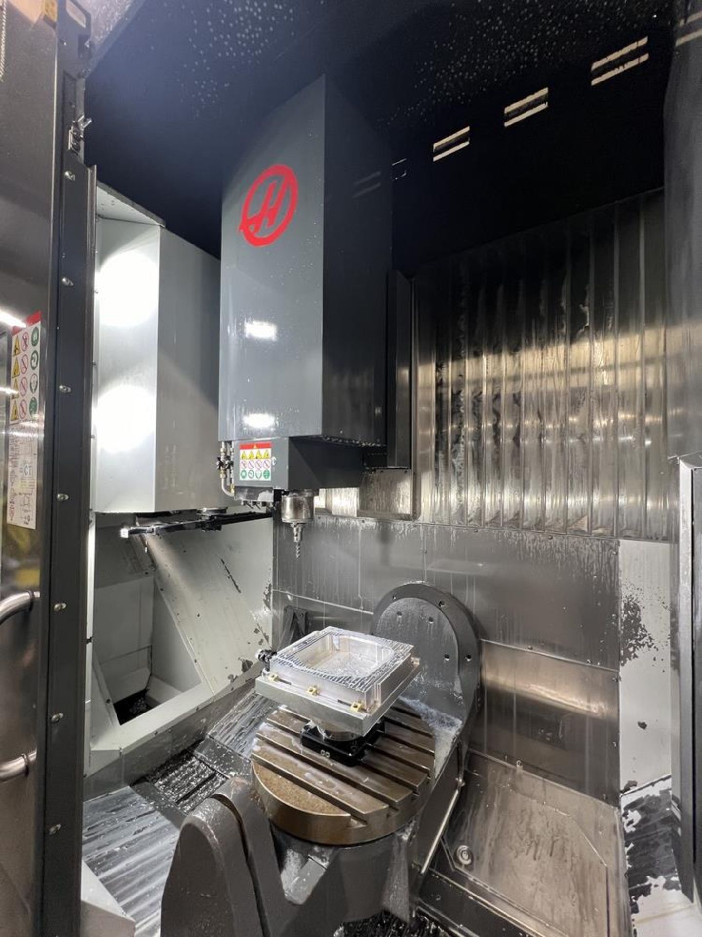 2019 Haas UMC 750 Vertical Machining Center, With Trinity Robot F 242379 AX5 Fanuc Robot Pallet - Image 25 of 34