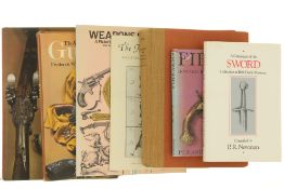 Konvolut von 7 englischen Büchern zu Schuss- und Blankwaffen sowie Rüstungen