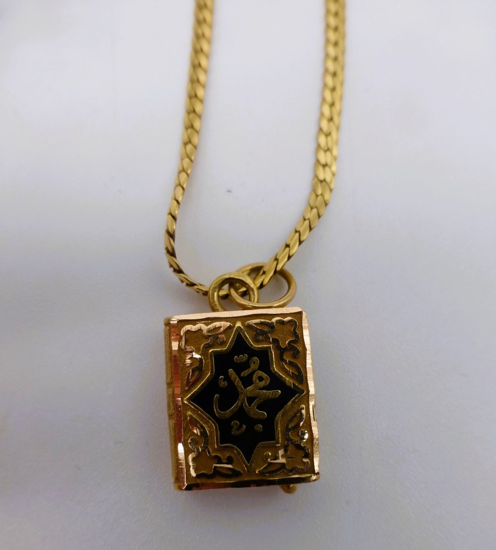 Kette mit Miniatur-Koran / Gelbgold