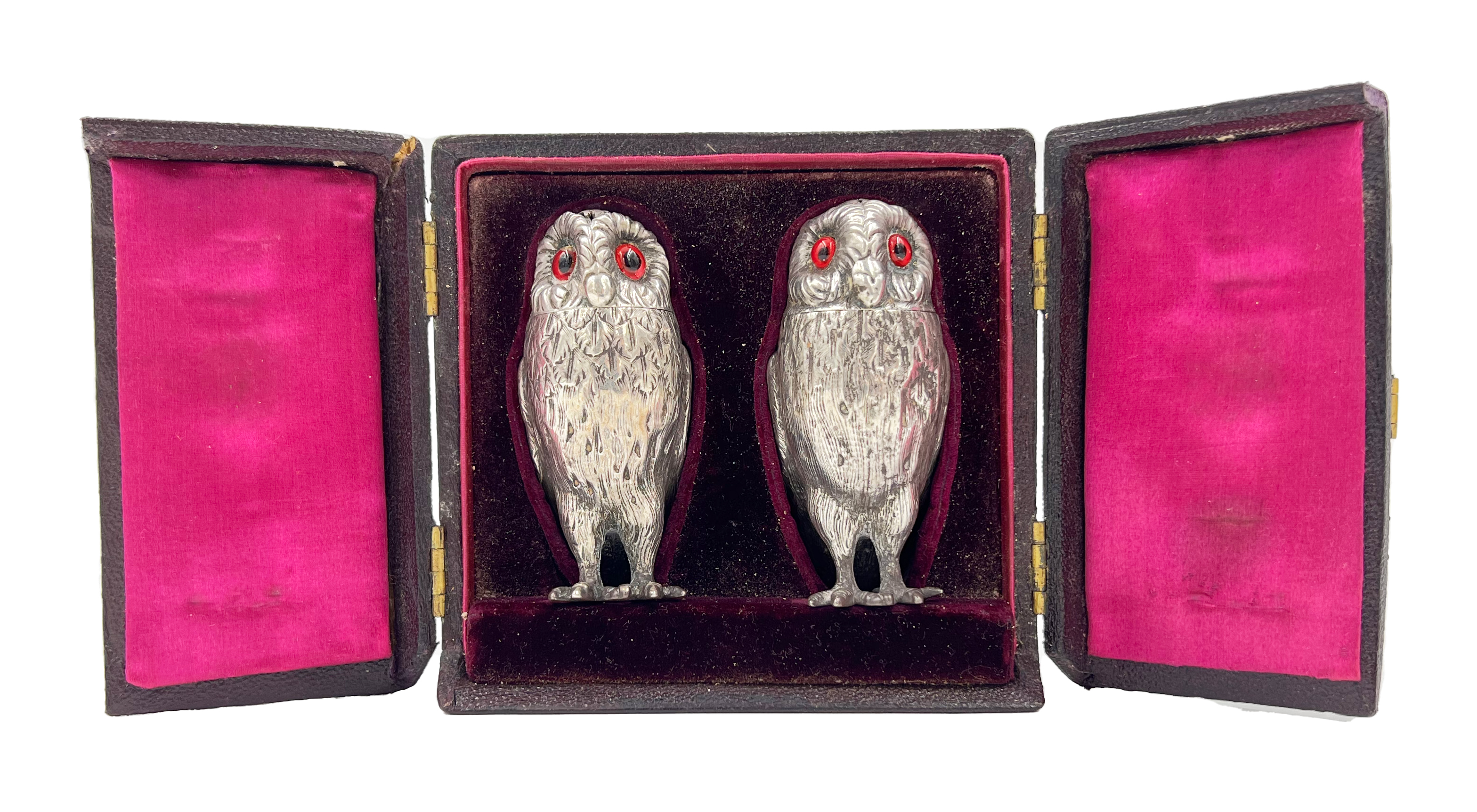 A FINE CASED MATCHED PAIR OF SILVER OWL SALT AND PEPPER POTS, LONDON, 1865/68 - Image 6 of 7