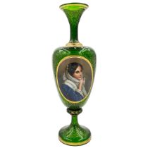 EMERALD ELEGANCE – 19TH CENTURY BOHEMIAN GLASS VASE WITH GOLD GILDING