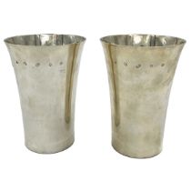 A PAIR OF GOOD QUALITY SILVER BEAKERS OF PLAIN FORM WITH FLARED RIMS, LONODN, TRS, 2011
