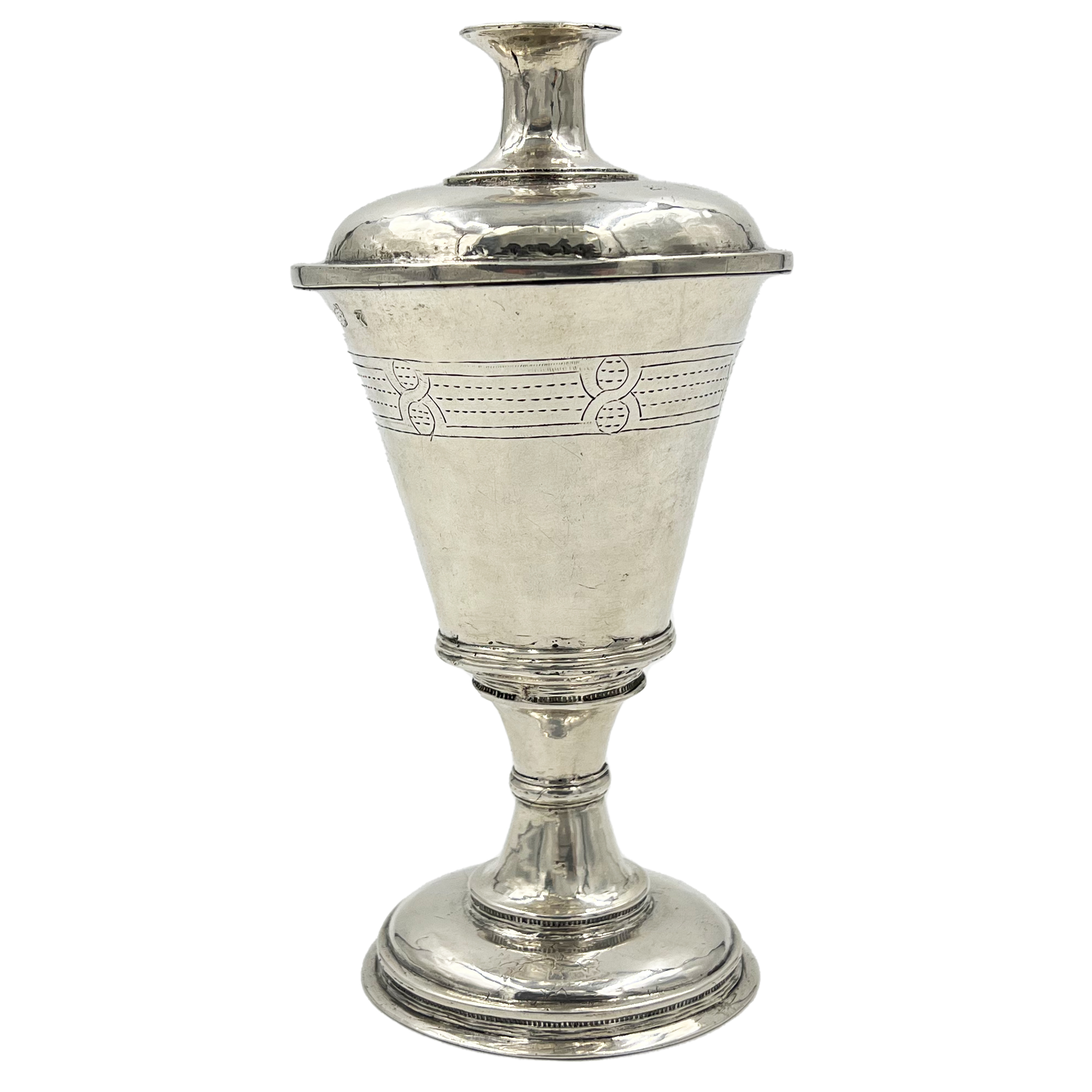 AN IMPORTANT AND RARE ELIZABETH I SILVER COMMUNION CUP AND PATEN, LONDON, 1587 - Image 2 of 7