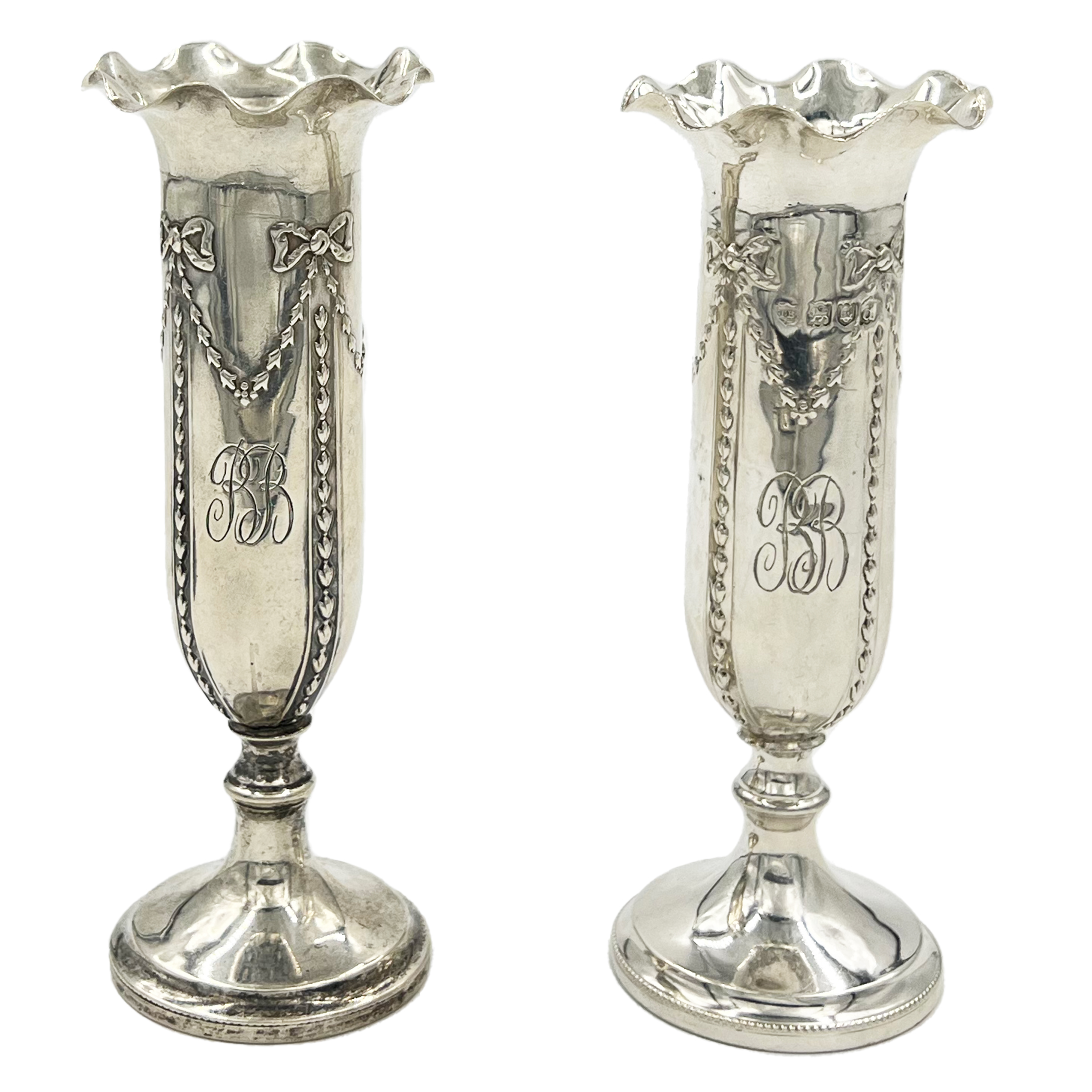 A PAIR OF SILVER VASES WITH WAVY EDGE RIMS, LONDON, THOMOAS BRADBURY, 1899