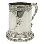 A FINE QUALITY AND SIZE VICTORIAN SILVER TANKARD WITH BRIGHT CUT DECORATION, ROBERT HARPER, 1874