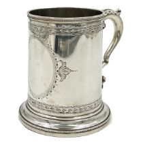 A FINE QUALITY AND SIZE VICTORIAN SILVER TANKARD WITH BRIGHT CUT DECORATION, ROBERT HARPER, 1874