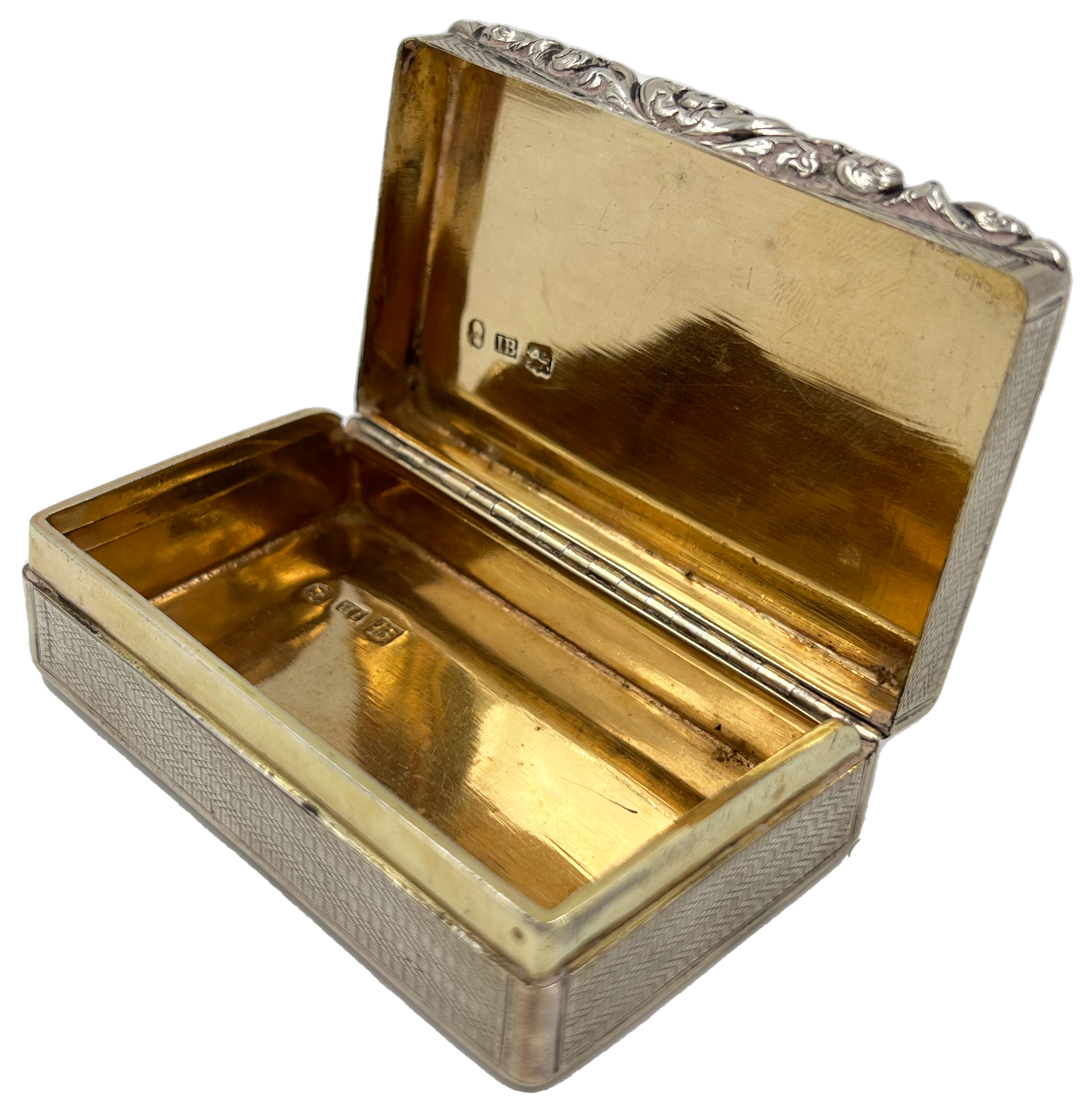 A SILVER SNUFF BOX OF GOOD GAUGE WITH A HEAVILY WORKED THUMBPIECE, BIRMINGHAM, JOHN BETTRIDGE, 1825 - Image 2 of 4