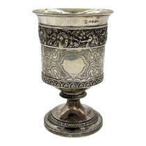A LARGE AND VERY FINE QUALITY GEORGIAN SILVER GOBLET WITH EMBOSSED DECORATION, 1813