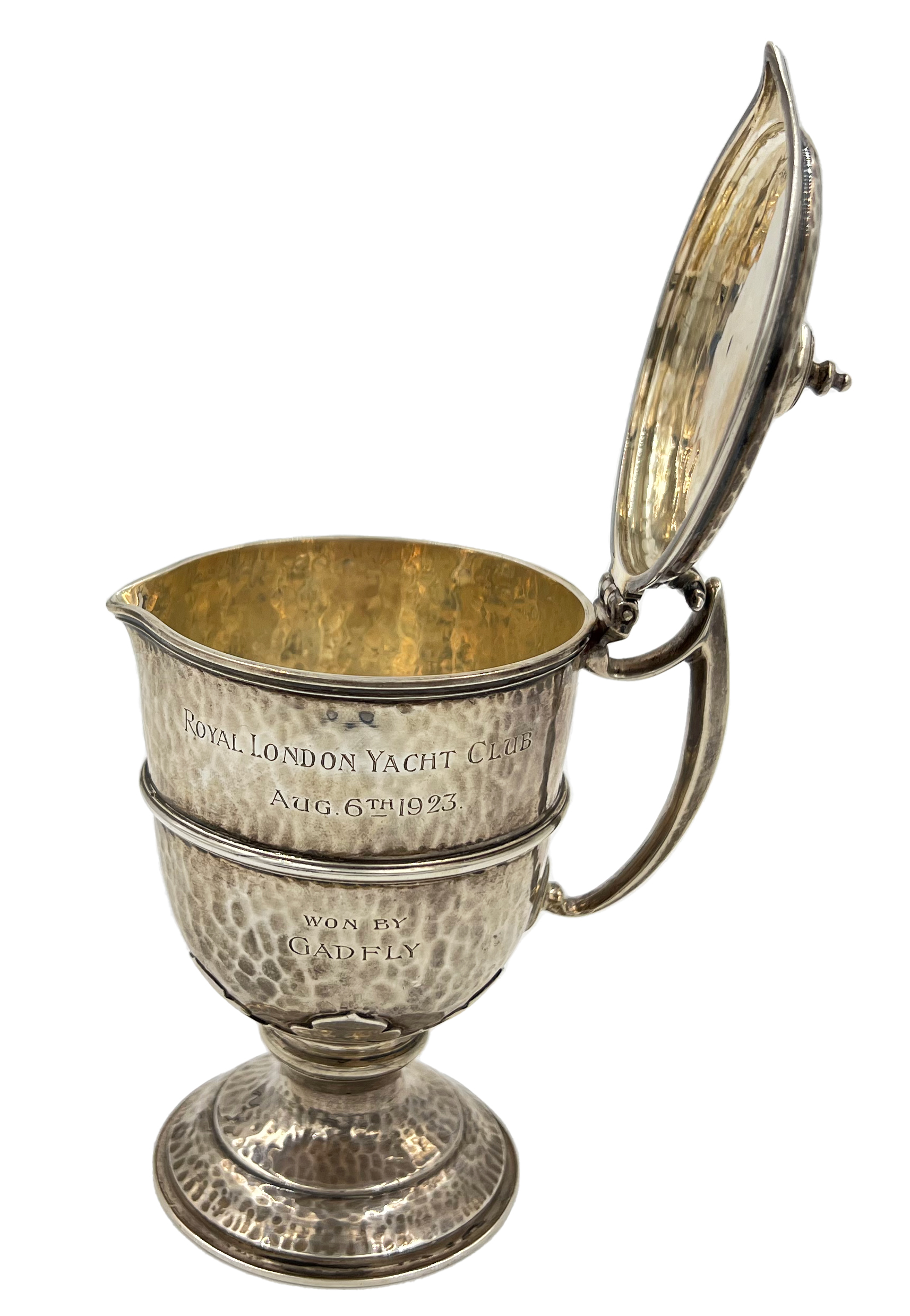 A SMALL VICTORIAN HAMMERED SILVER LIDDED FLAGON WITH A YACHTING INTEREST ENGRAVING - Image 3 of 6