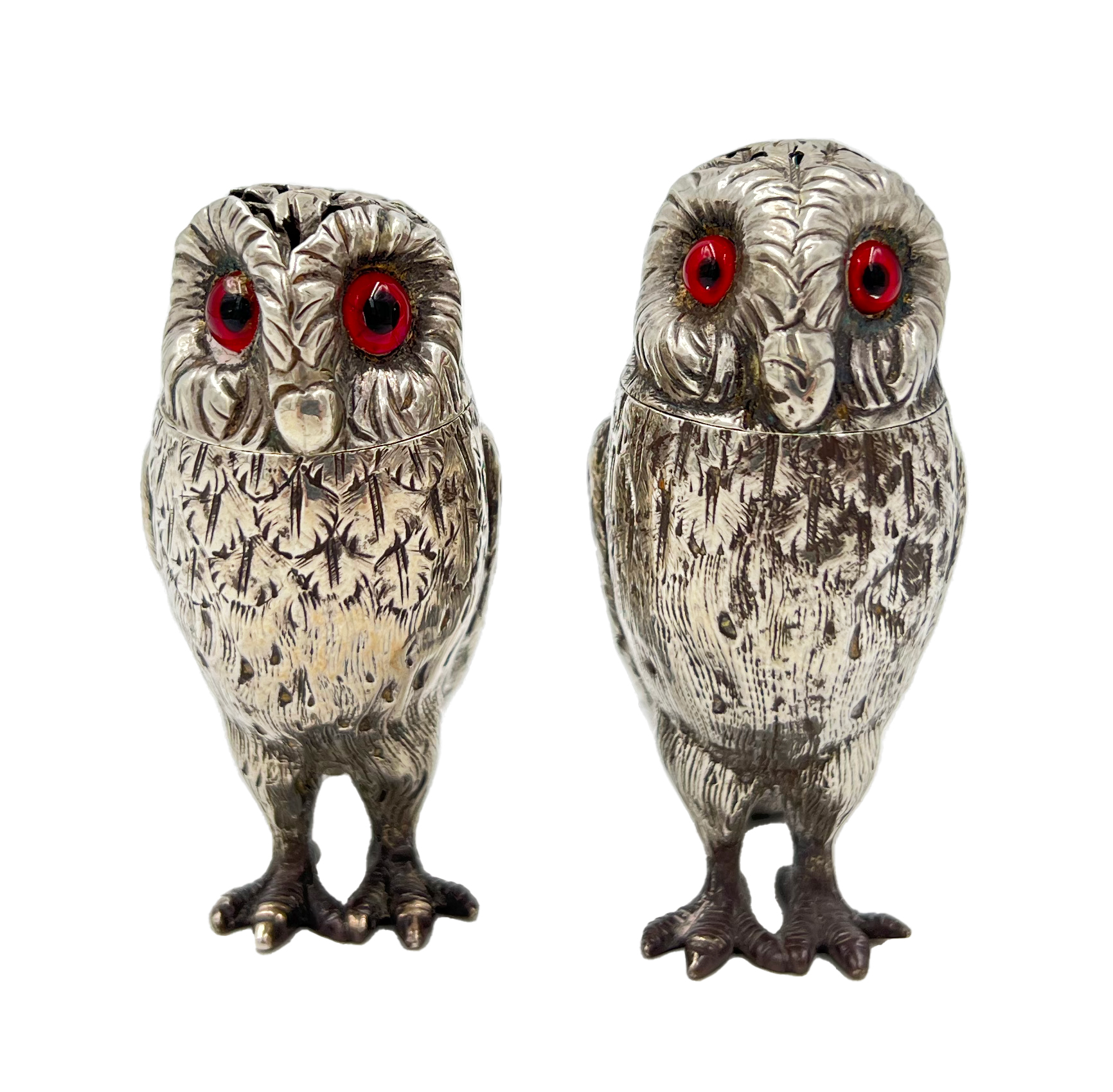 A FINE CASED MATCHED PAIR OF SILVER OWL SALT AND PEPPER POTS, LONDON, 1865/68 - Image 2 of 7